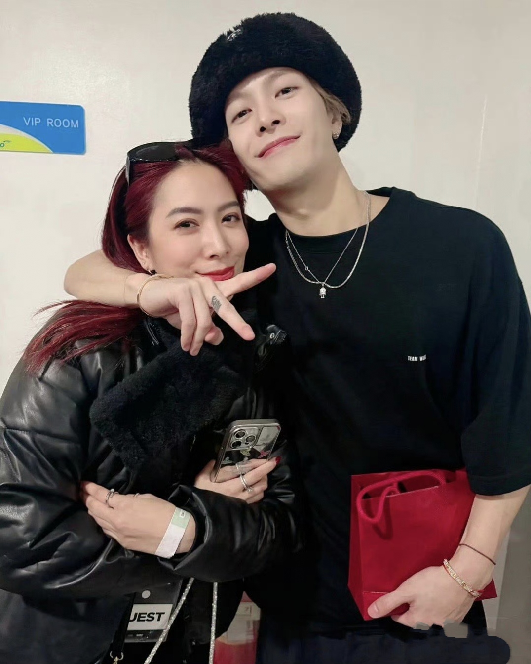 合照王嘉尔女友王嘉尔现任女朋友王嘉尔前女友混血王嘉尔和妹妹王嘉尔