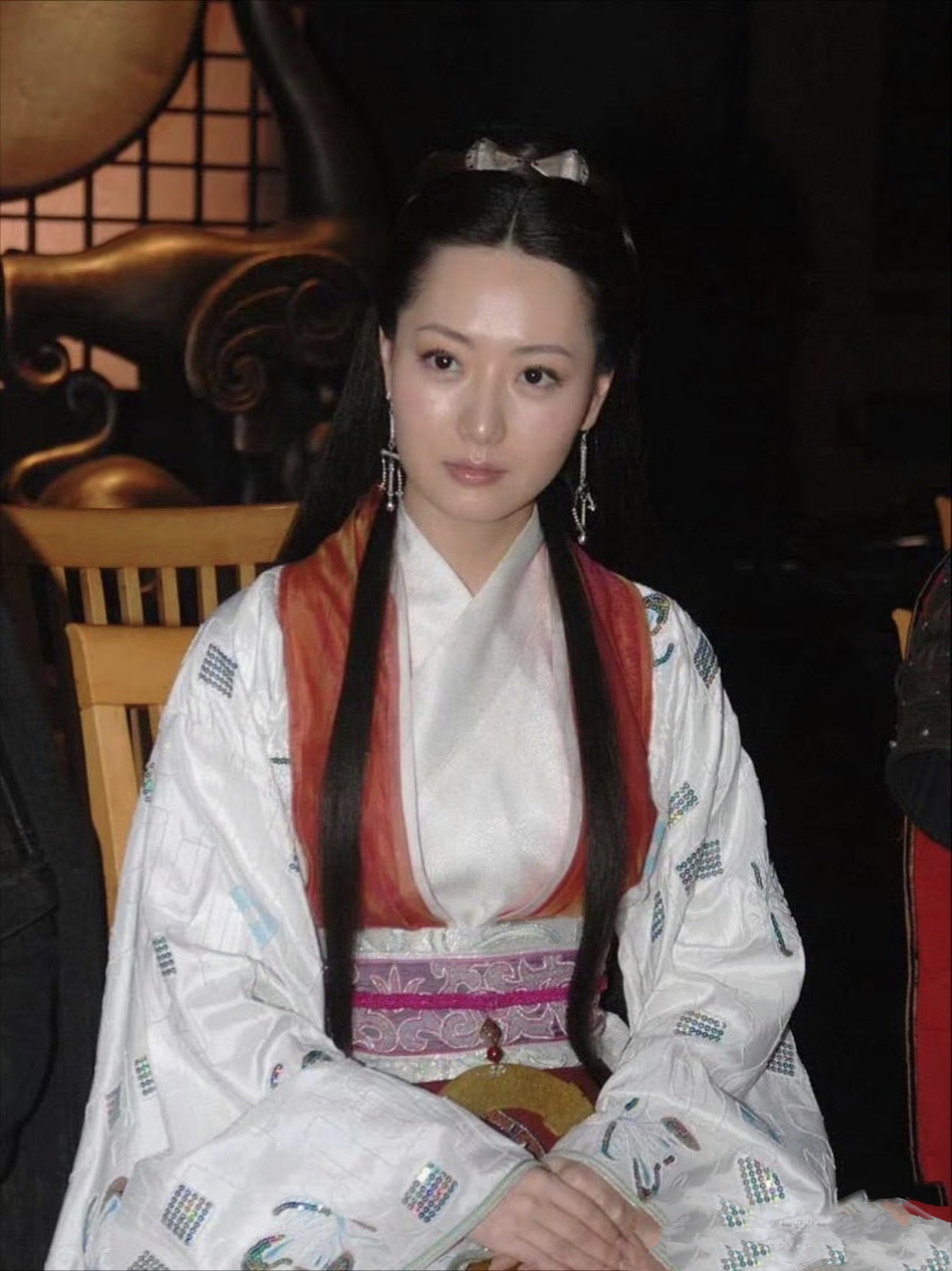 当年白冰在《神话》中饰演的玉漱公主,凭借绝美的古装造型和优雅的