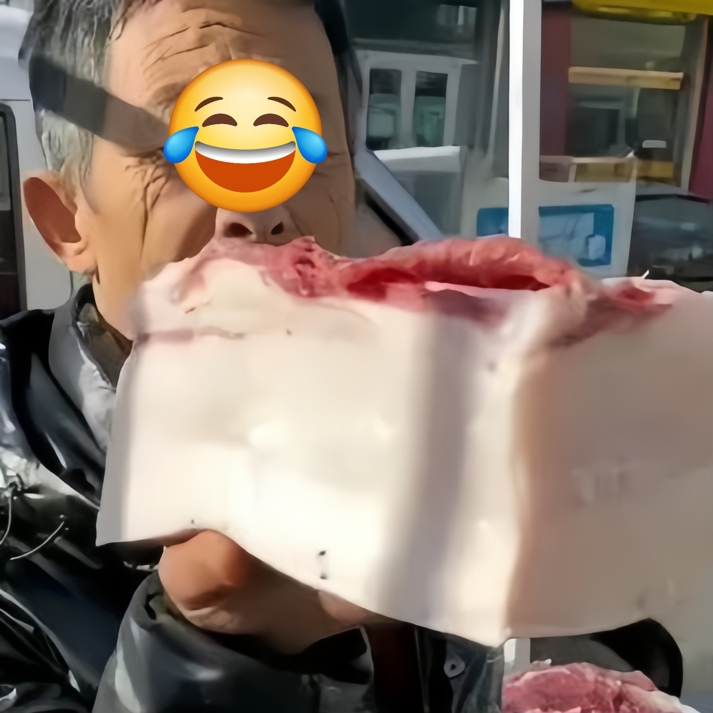 哈哈,今天奶奶让爷爷去买猪肉真是太搞笑了!