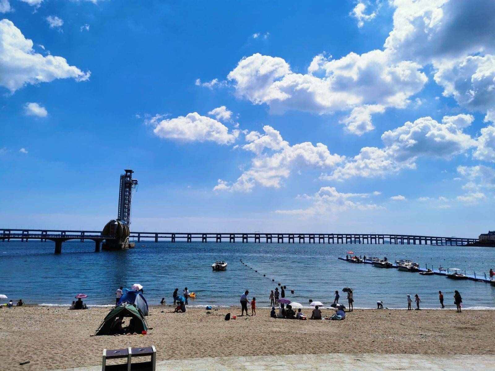 美丽的大连三天玩不够  辽宁省大连市是一个美丽的海滨城市,有很多