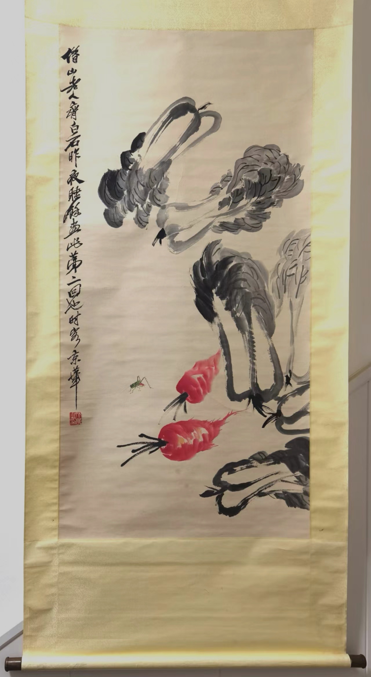 齐白石精品白菜萝卜蝈蝈画作.萝卜和白菜组合在一起,"萝菜"即"摞财".