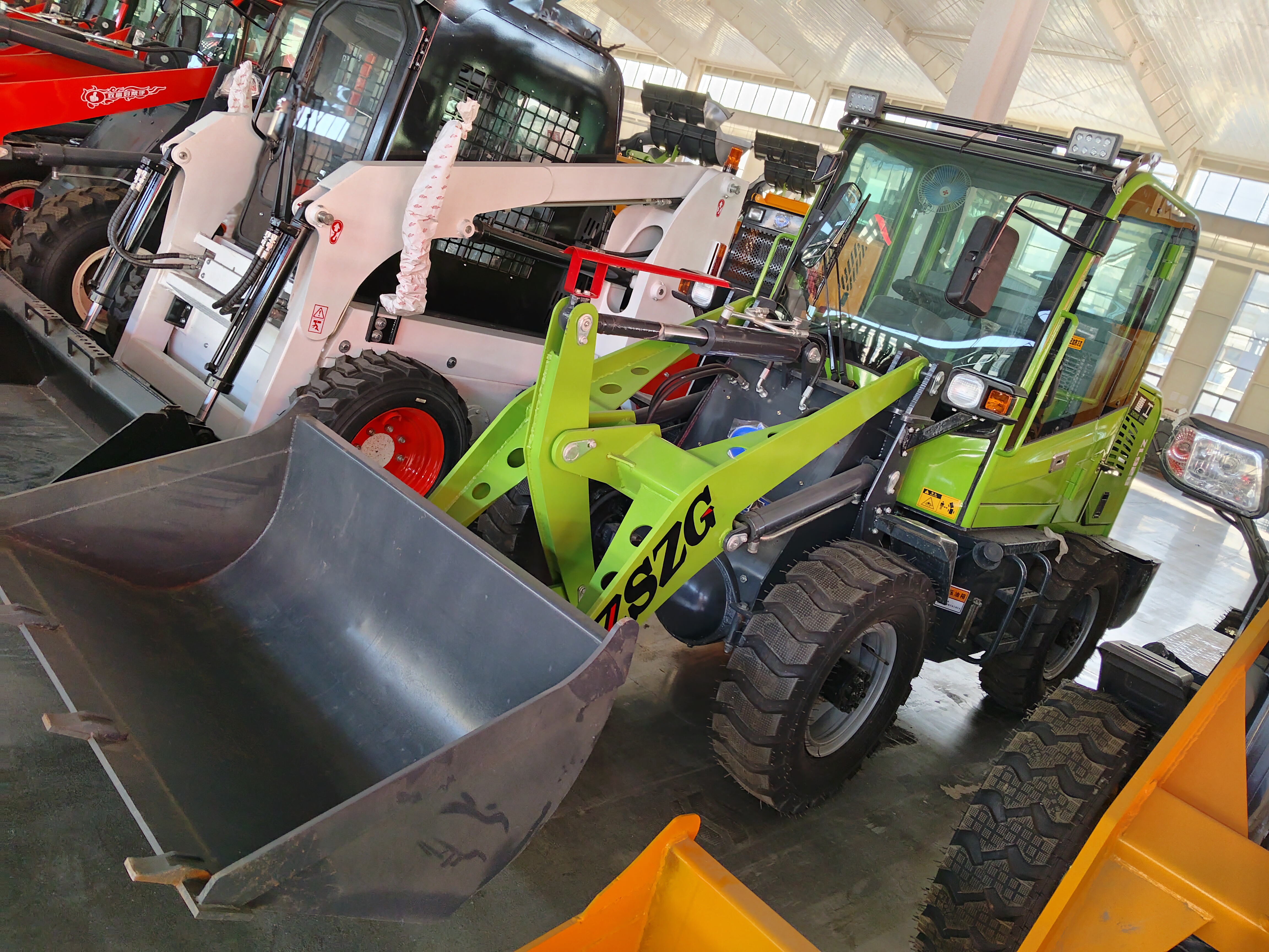 这款单缸柴油机铲车有需要的吗?驾驶室可拆卸,也易于安装,车身宽1.