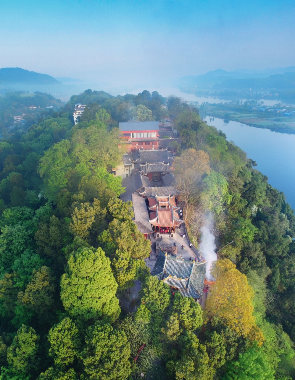 诗酒话射洪 文/梁兴健 酒绿不寒涪江水, 67书香已醉金华山.