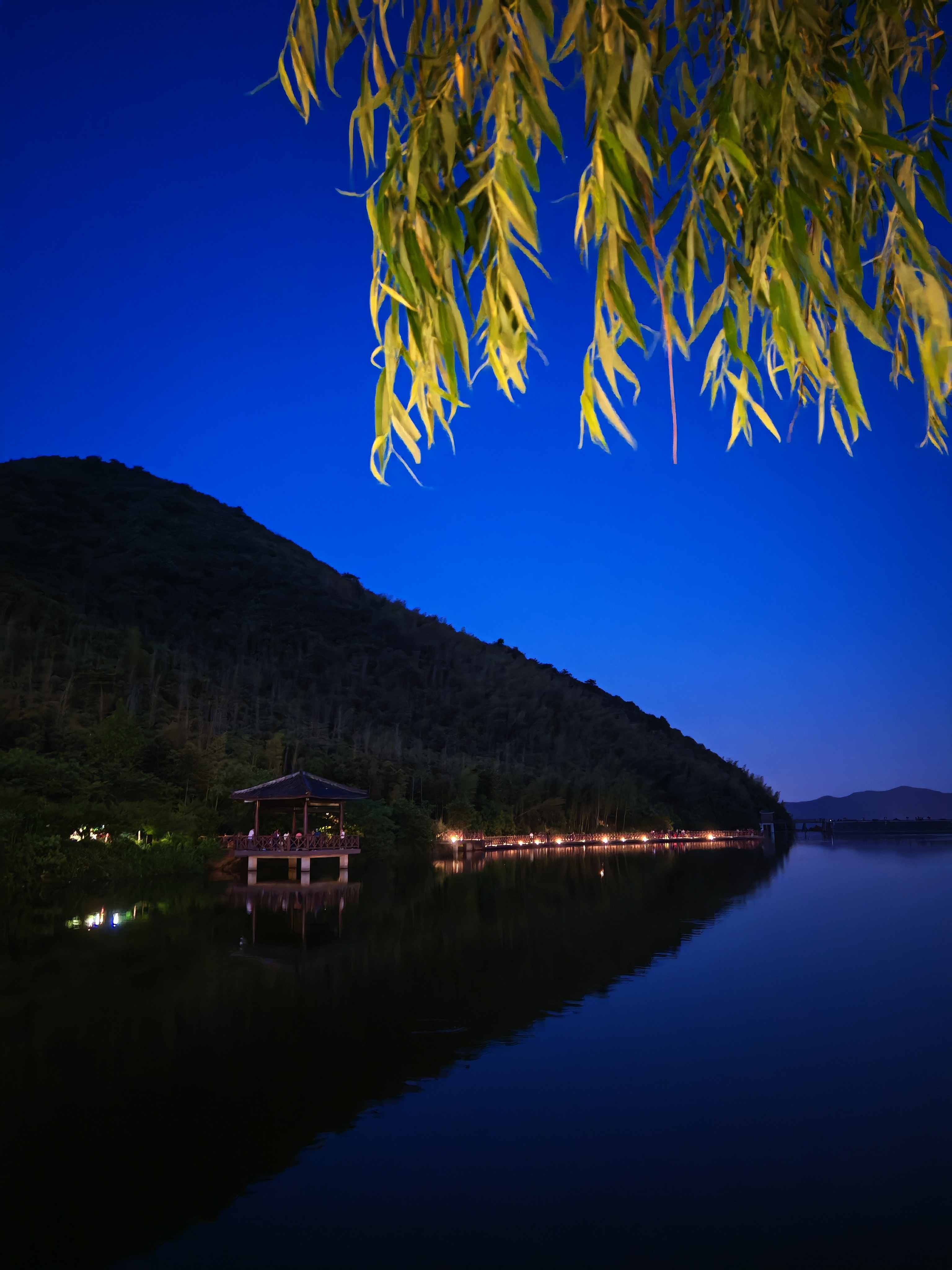 再来几张浙江湖州长兴胜利水库的夜景图片,很美.