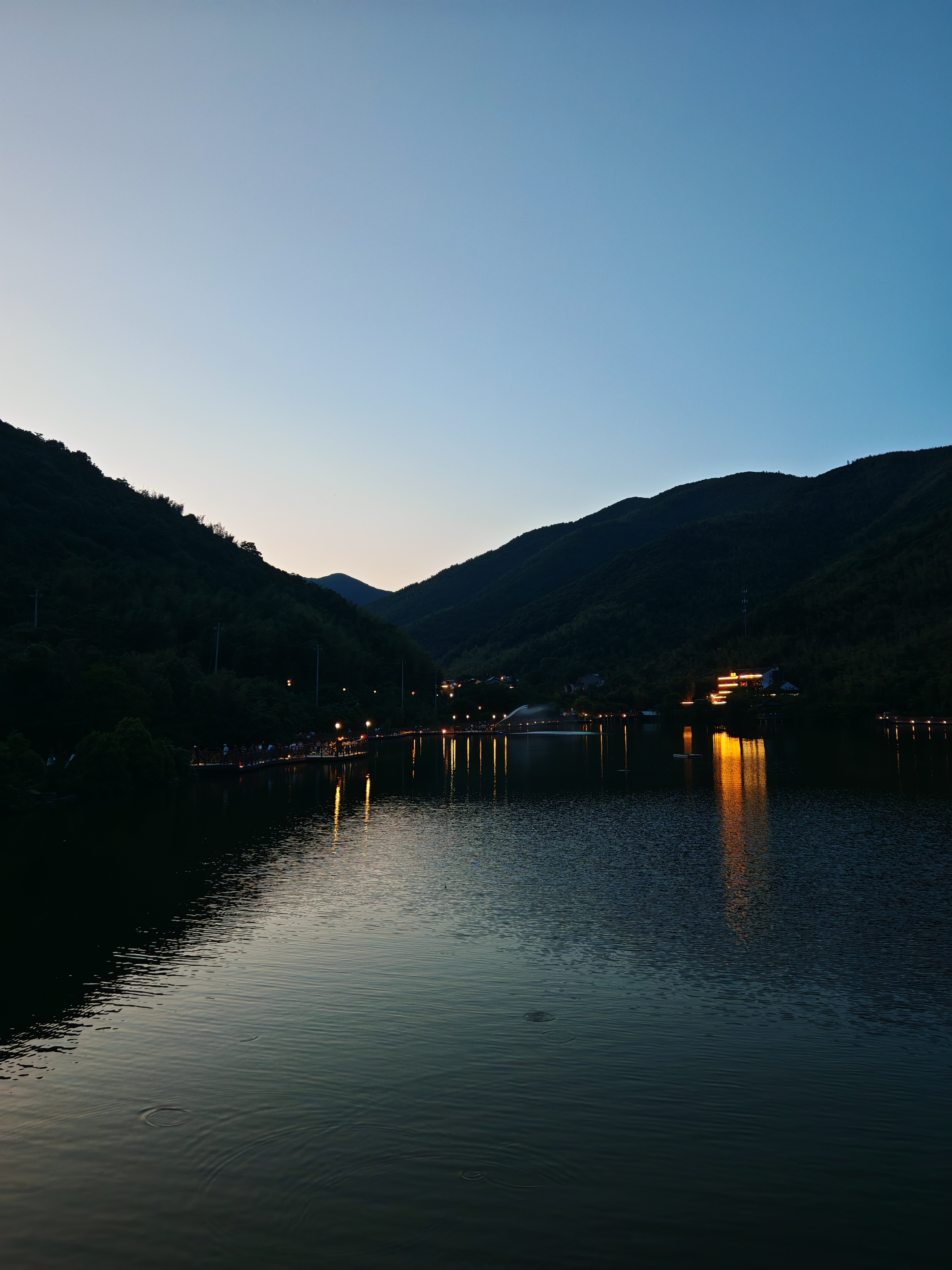 再来几张浙江61湖州61长兴61胜利水库的夜景图片,很美.
