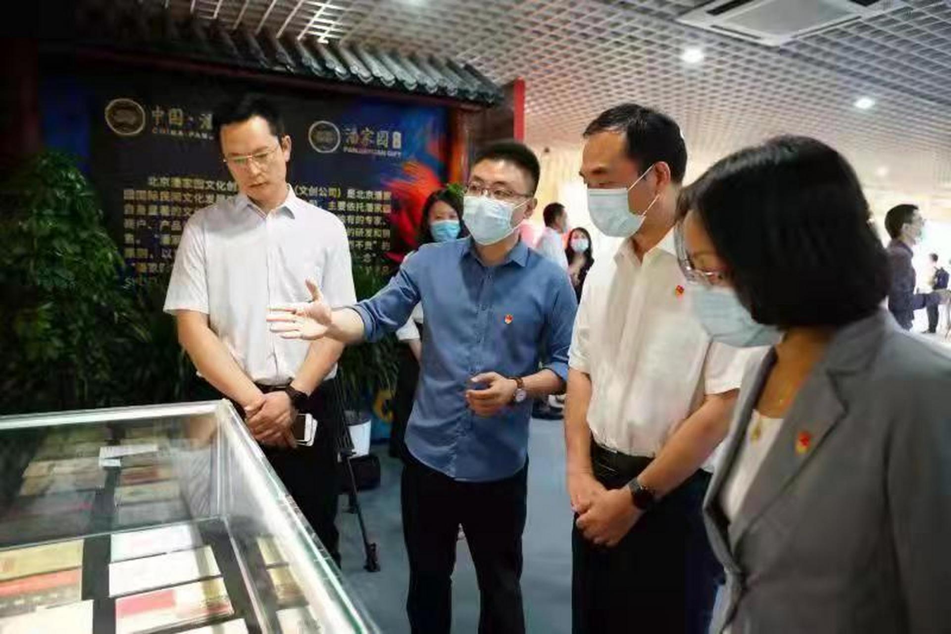 用红色文化引领行业协会发展方向 岳金柱 中国云寿文化旅游网讯:北京