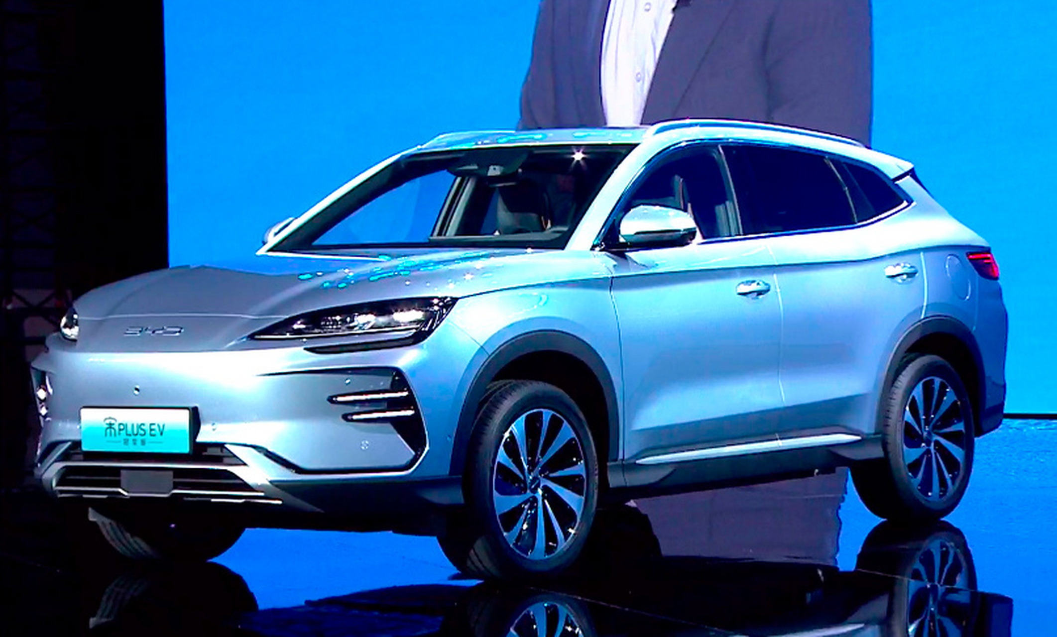 国产品牌掀起suv新风暴,比亚迪宋plus dmi冠军版正式上市,高配版续航