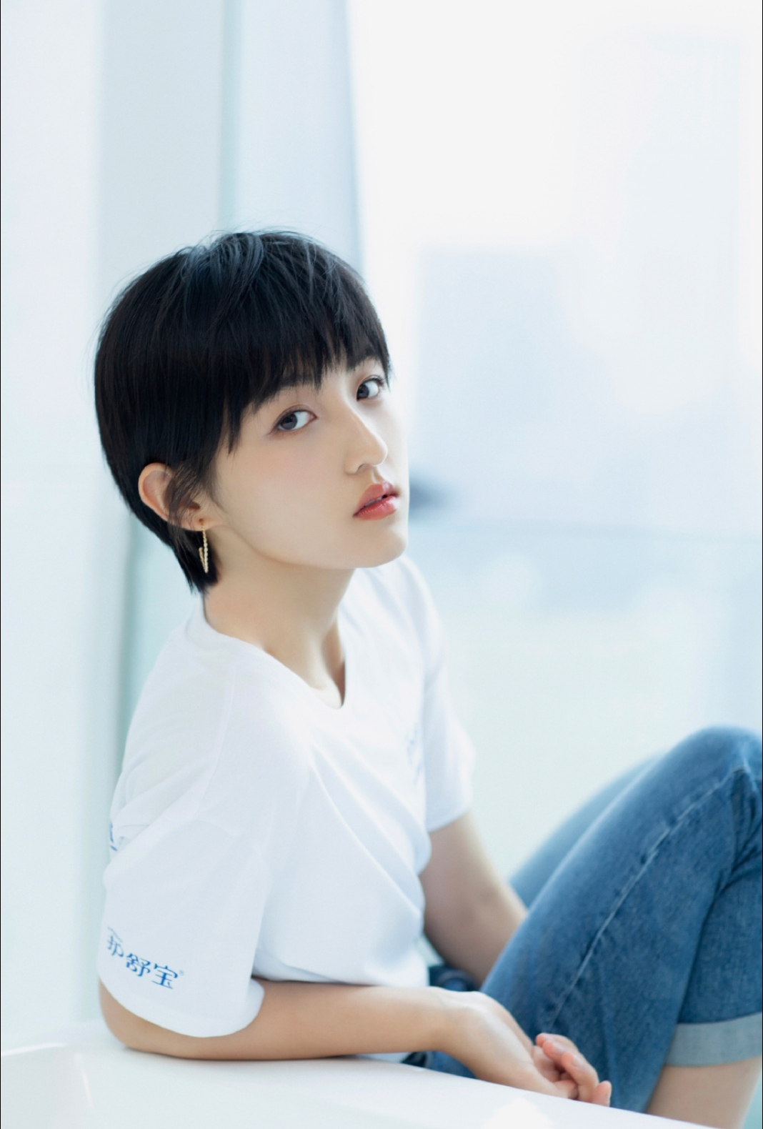 有人称赞张子枫似山口百惠,容貌气质相似,且多才多艺演技佳.