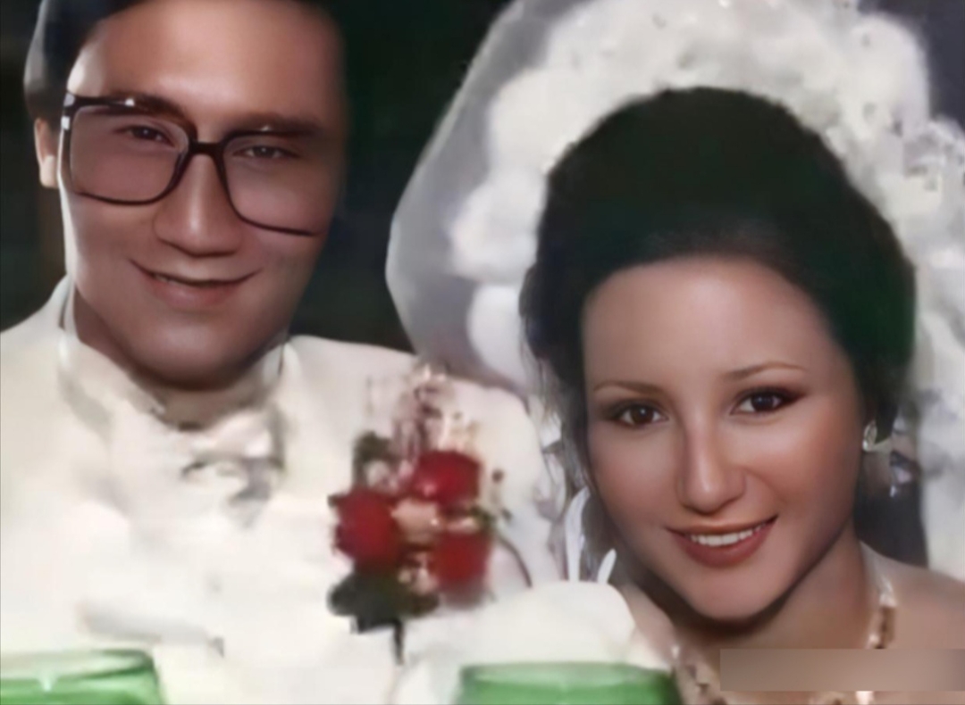 1979 年,四十三岁的谢贤与 二十八岁的狄波拉举行世纪婚礼轰动香港,传