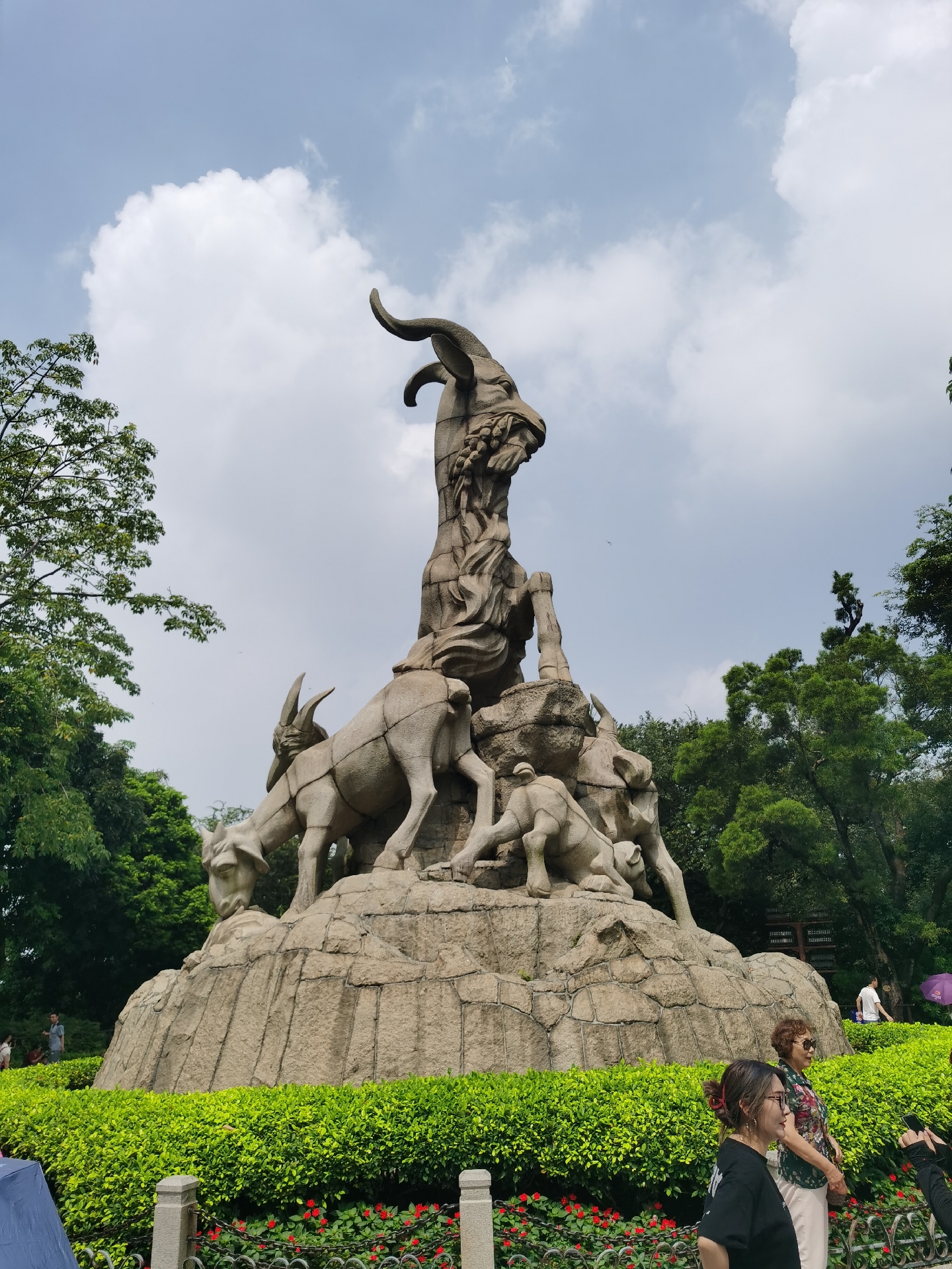假日里的越秀公园,五羊石雕#五羊石雕#广州之魂#文化遗产