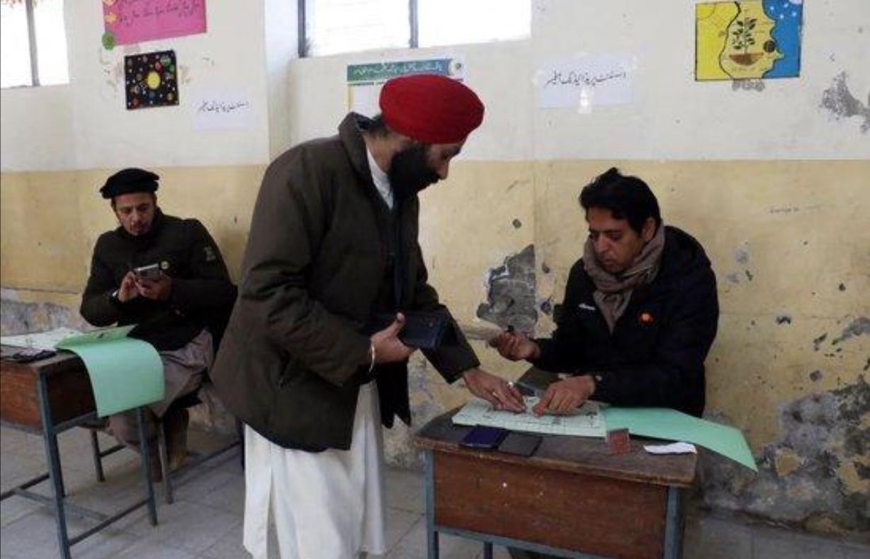 据报道,巴基斯坦选举的早期结果显示,pti