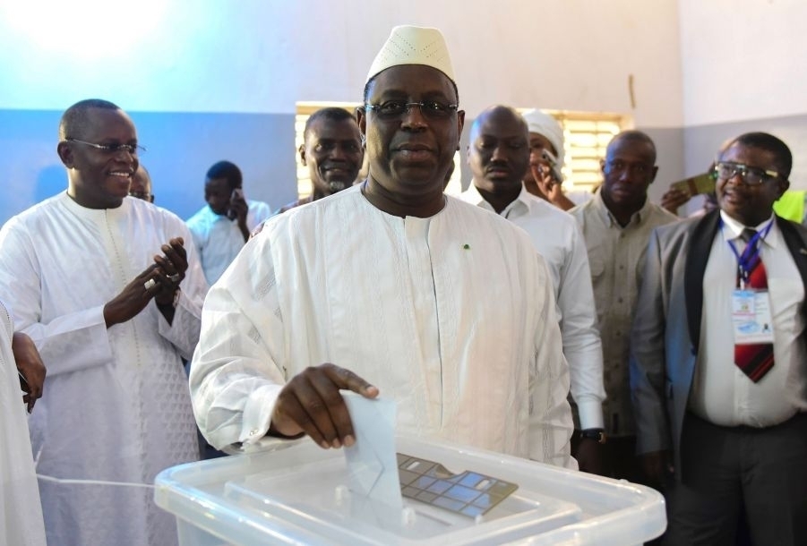 " 塞内加尔总统马基·萨勒推迟原定于2月25日举行的总统选举,这一决定