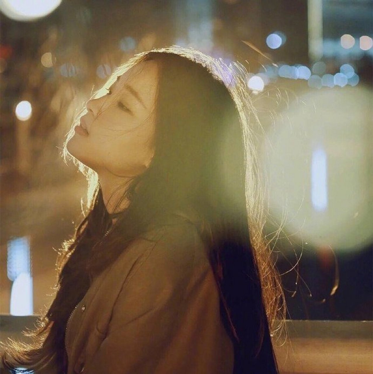 女生生病了 他只会说:早点睡,好好休息  女生来大姨妈了 他立刻回