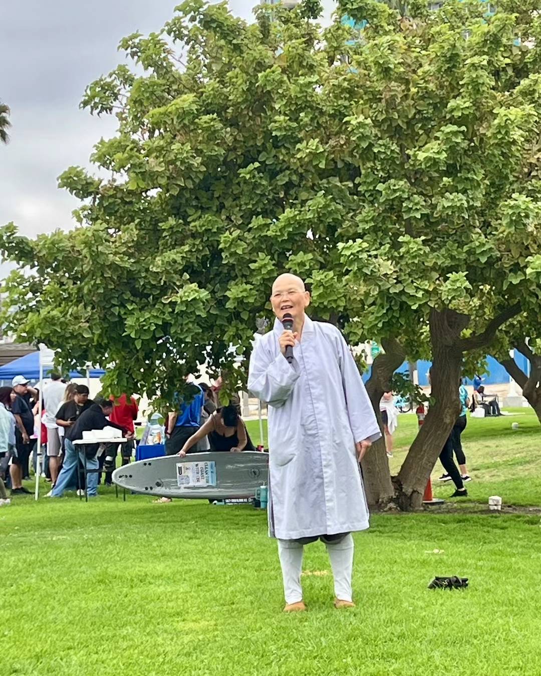 西来寺作为美国以至于西半球最大的佛教寺院,间接地为传播中国传统