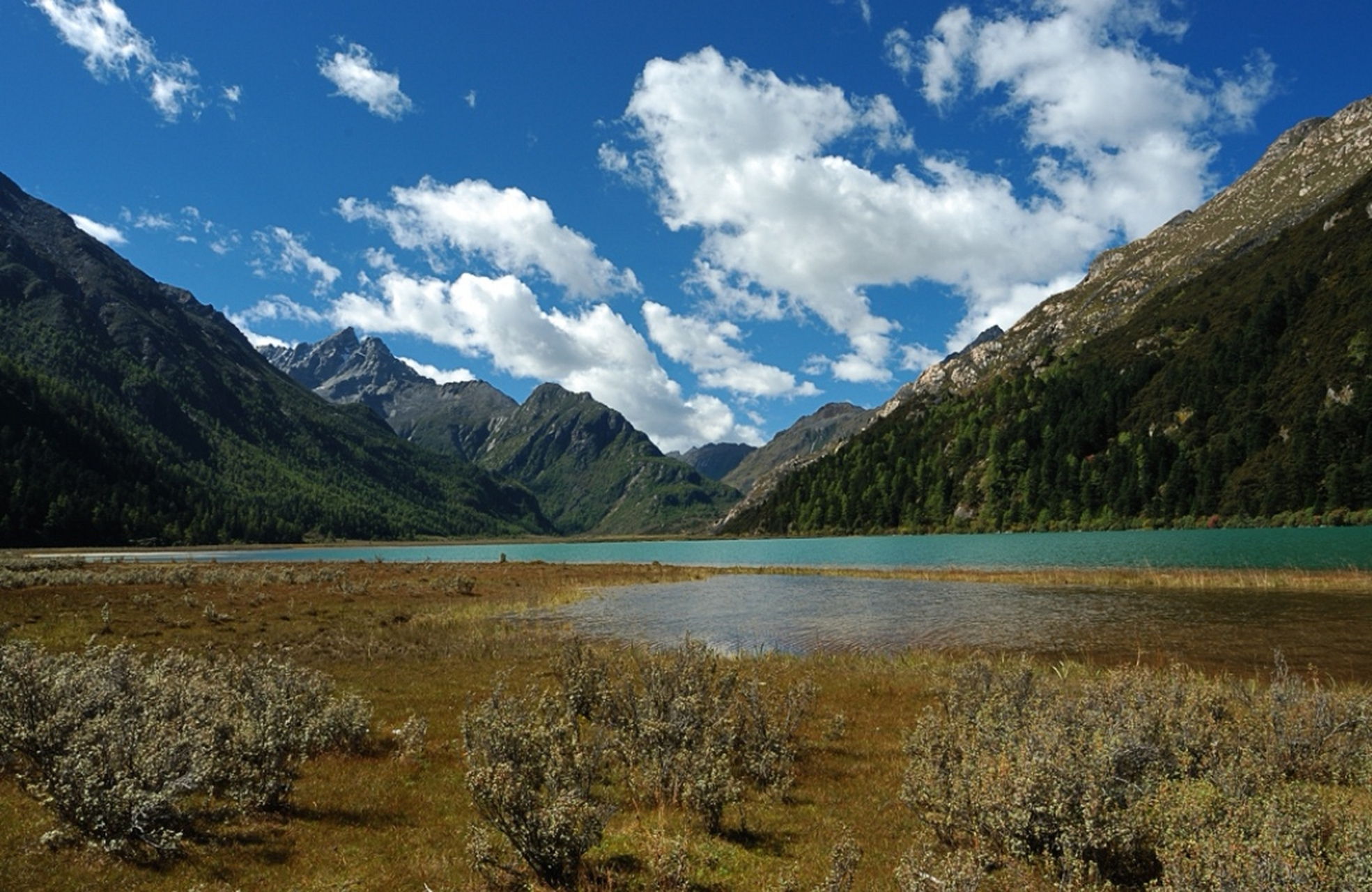 四川的十大湖泊(海子): 1,泸沽湖:位于盐源县与云南省宁蒗县交界处