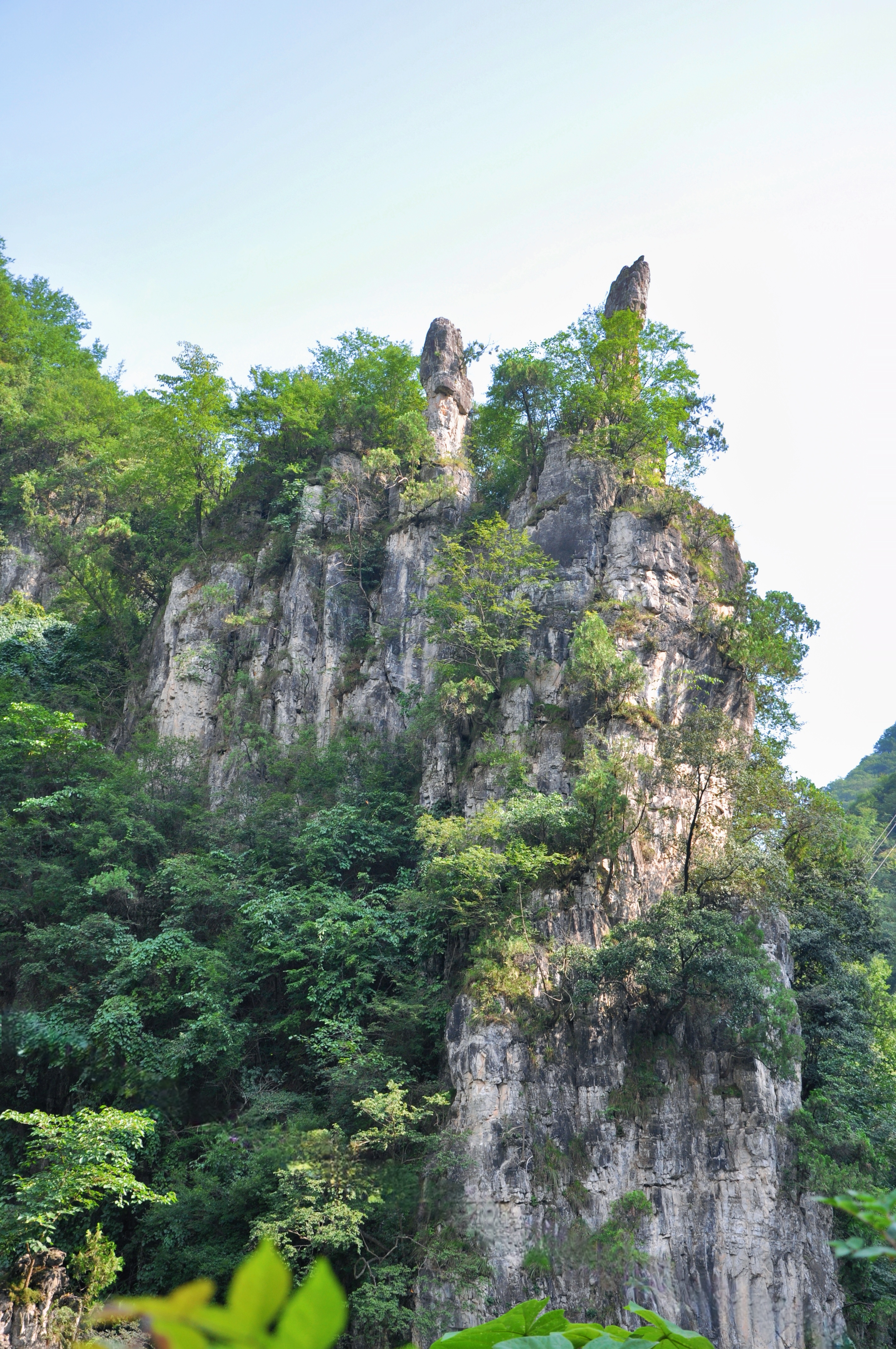 免费景区白石崖,位于洛阳市栾川县狮子庙乡,交通非常方便.