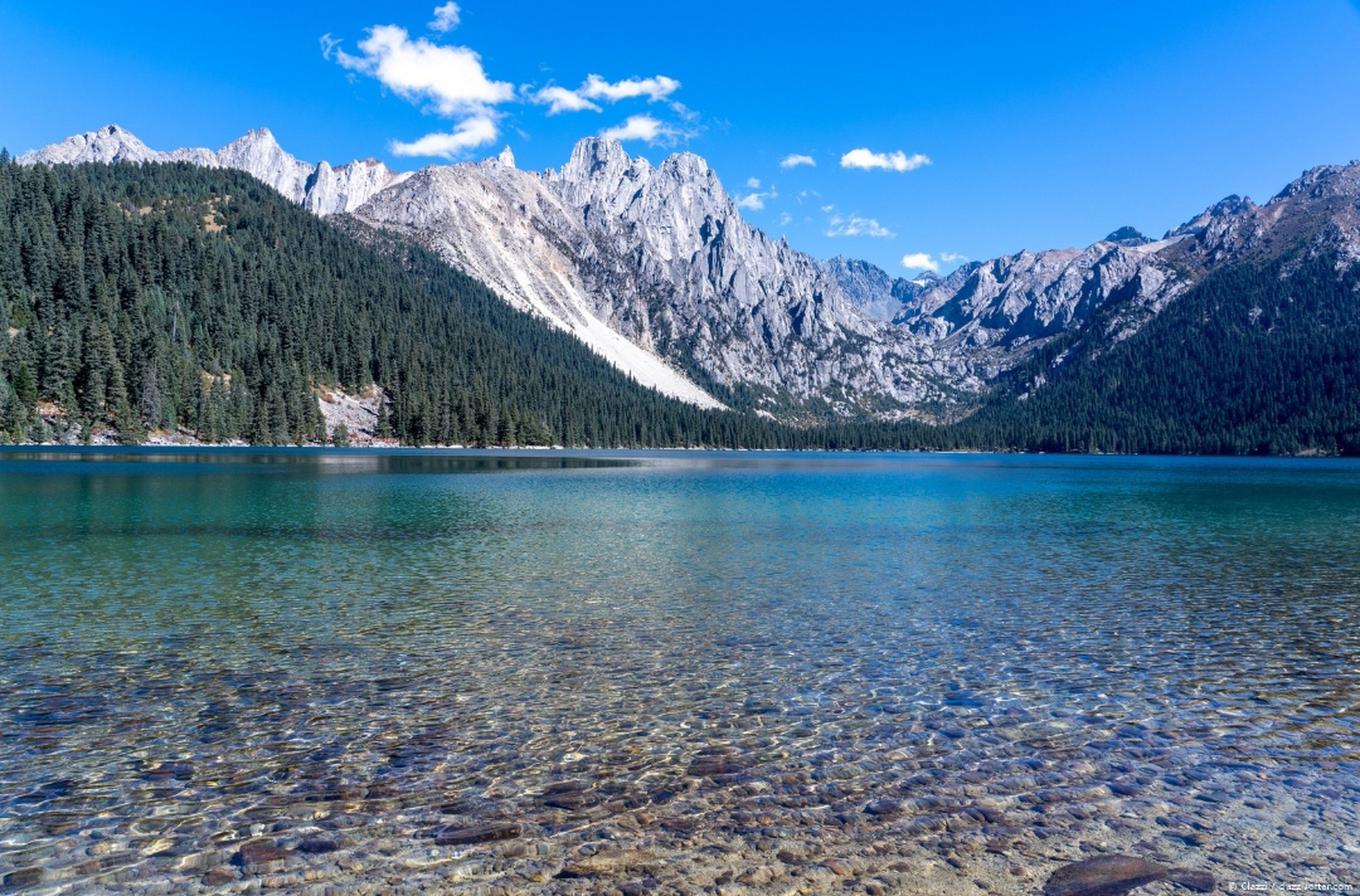 四川的十大湖泊(海子): 1,泸沽湖:位于盐源县与云南省宁蒗县交界处