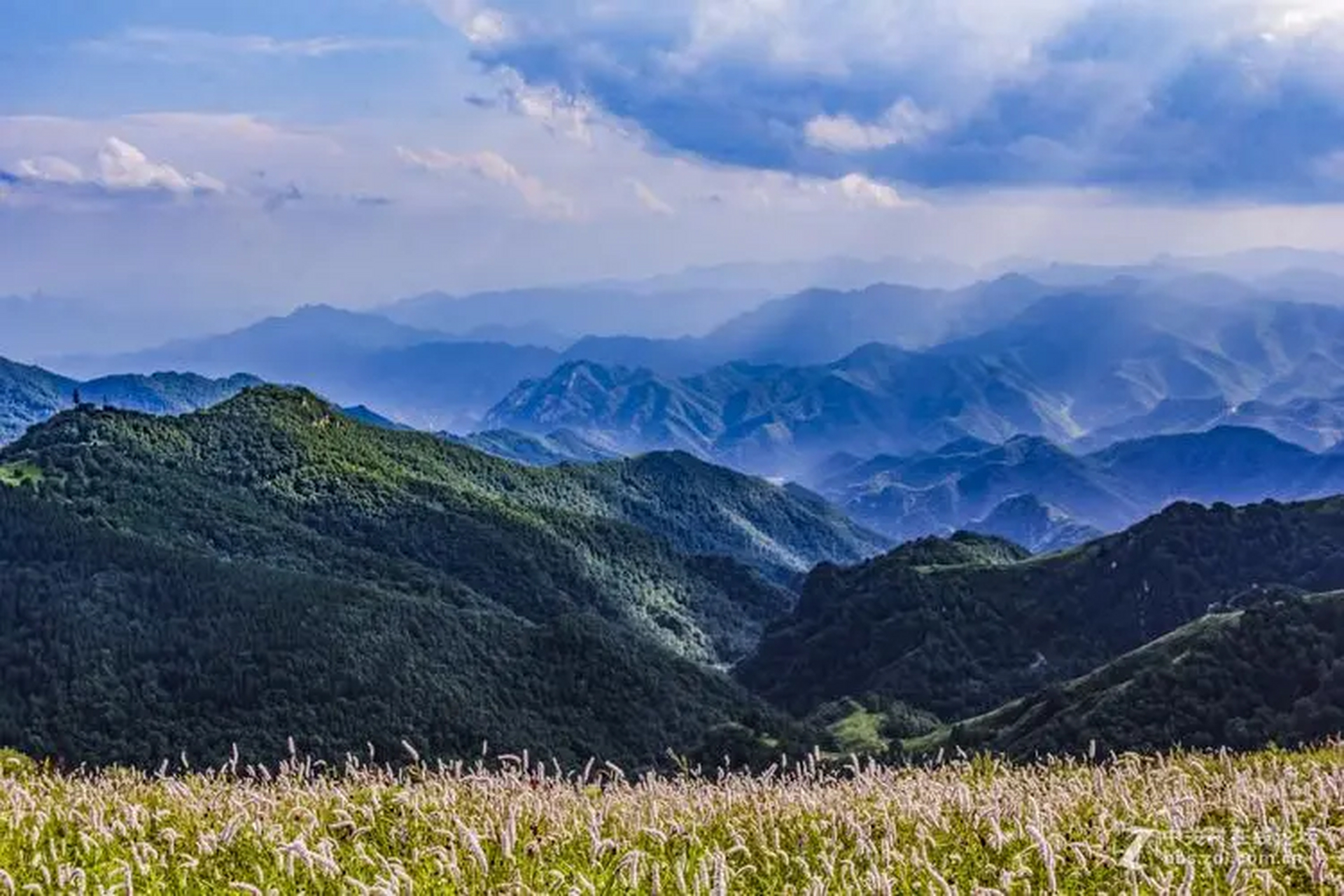河北的十大名山: 1,雾灵山:位于承德市兴隆县,海拔2118米,是燕山主峰