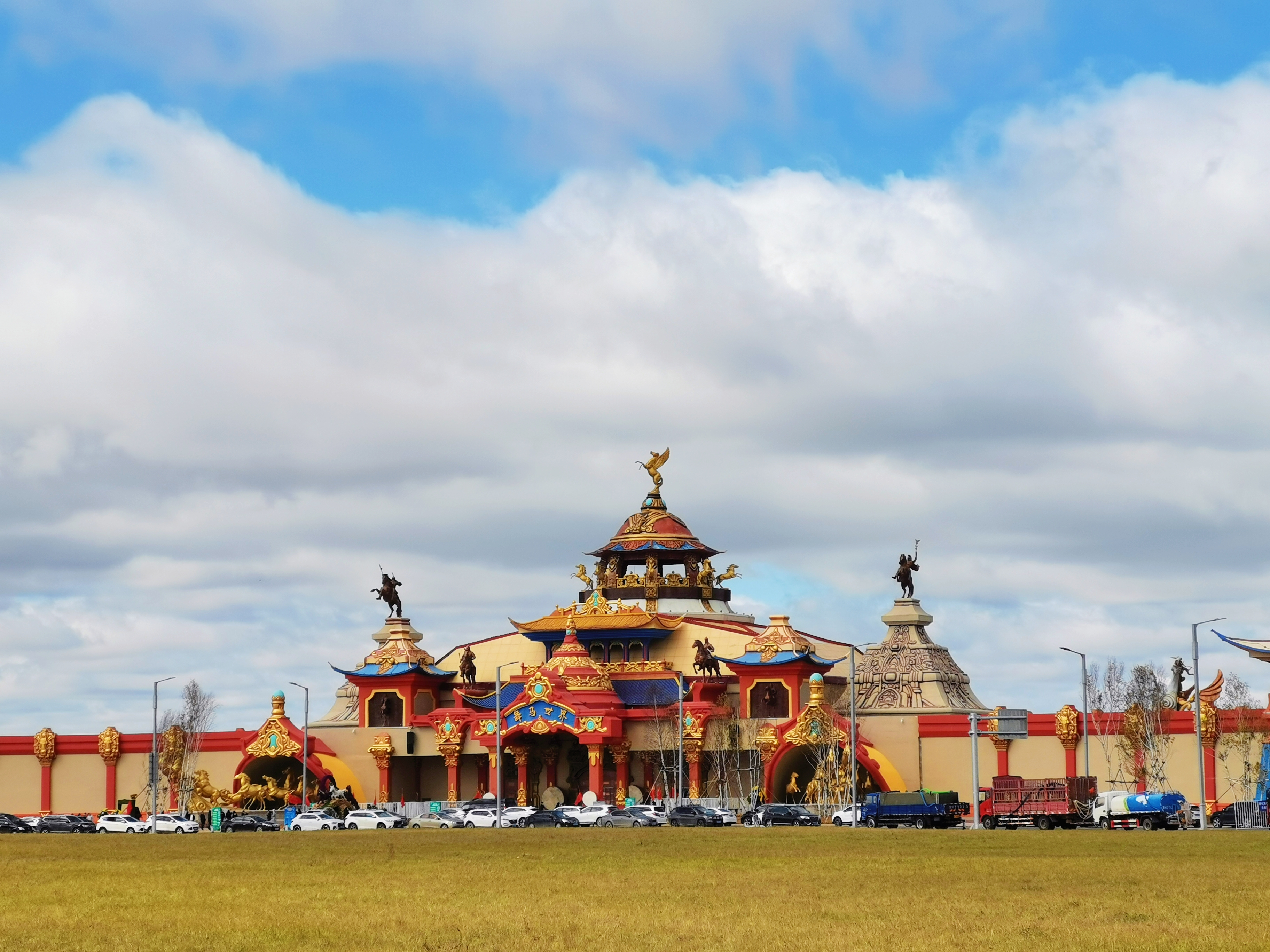 中国马镇旅游度假区,位于河北丰宁满族自治县大滩镇,地处坝上草原核心