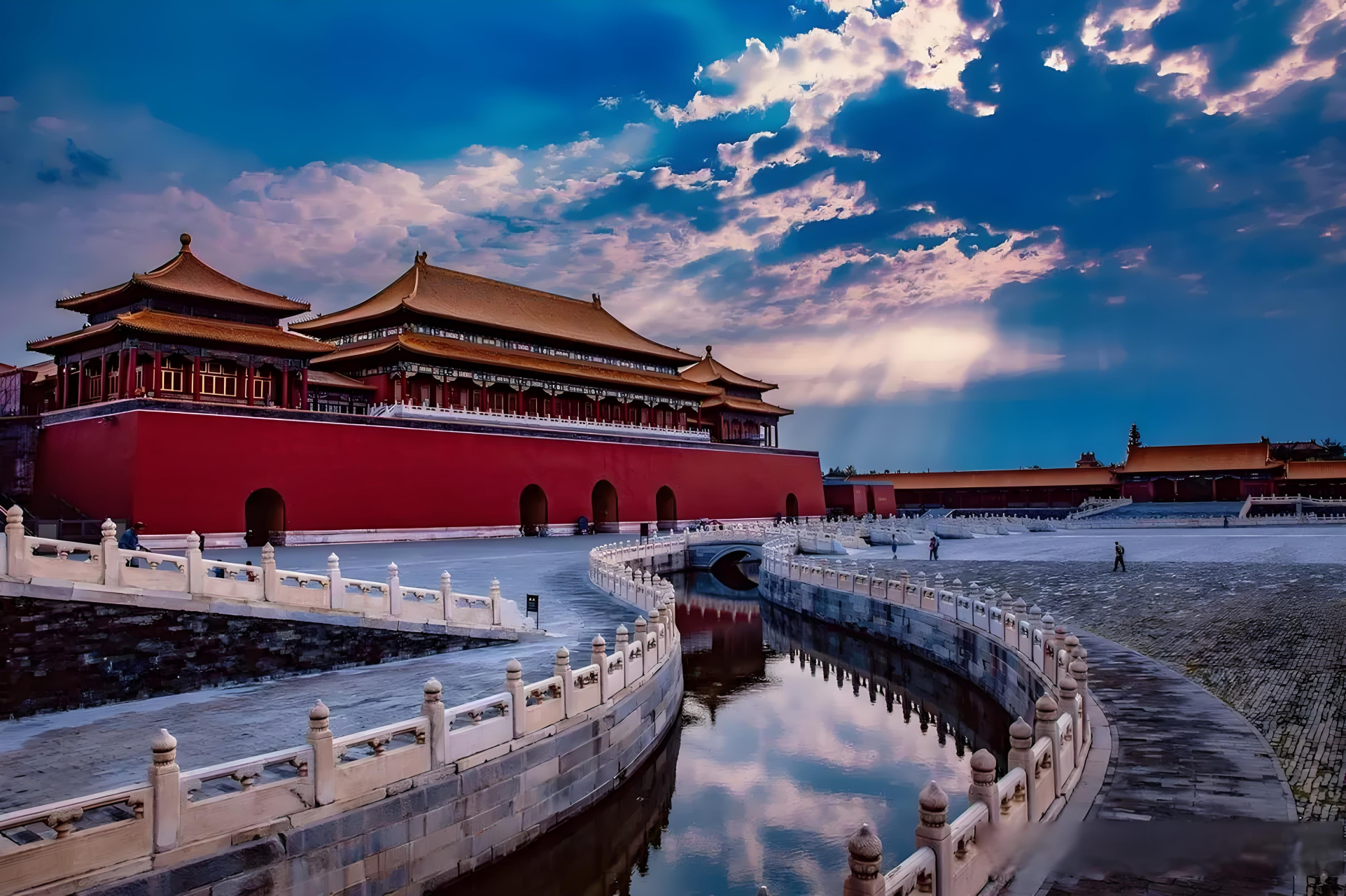 国外游客评出的最喜欢的15个中国旅游景点: 1,长城 2,北京紫禁城 3