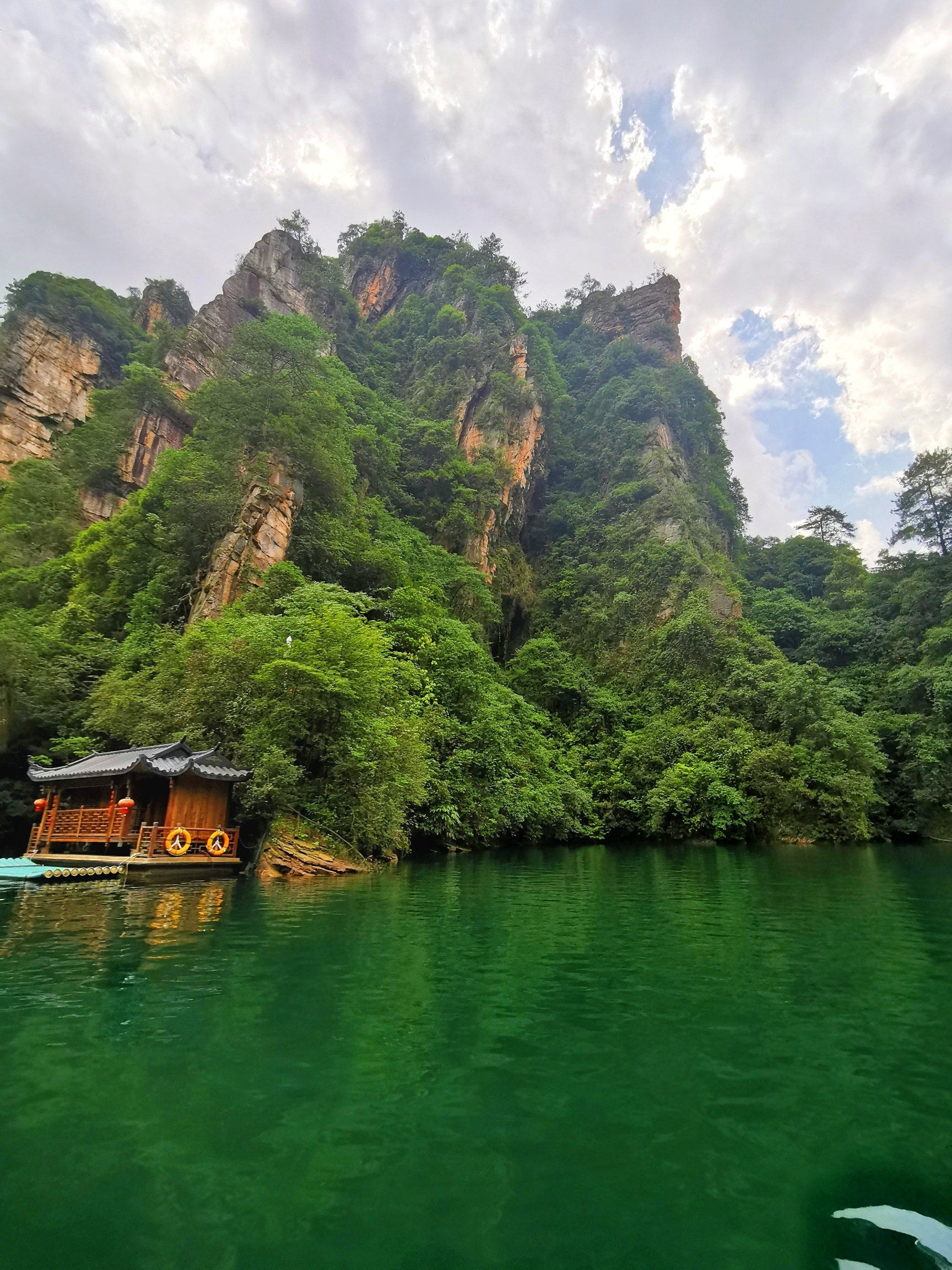 张家界宝峰湖照片图片