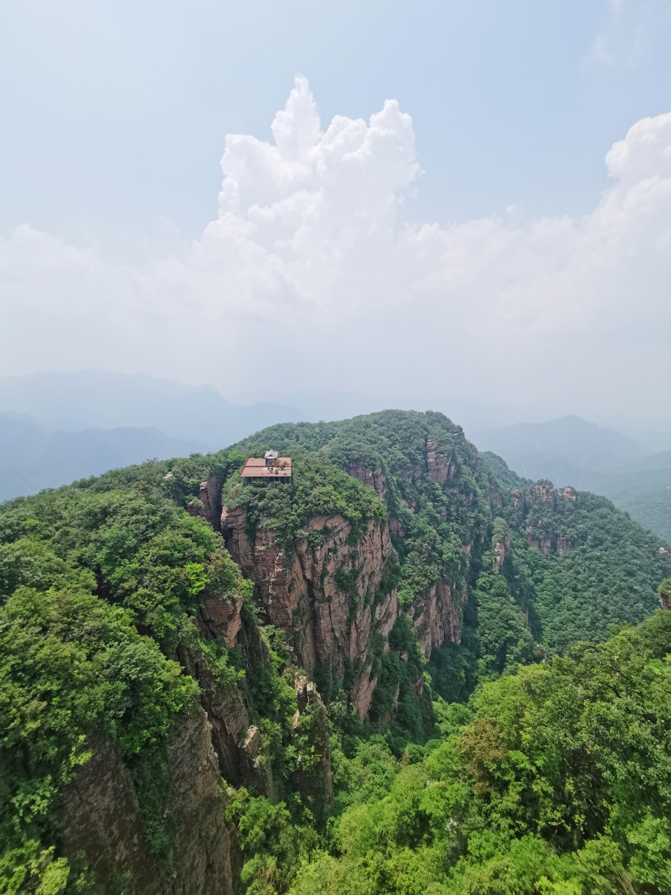 河南三门峡仰韶仙门山,峻险而不失秀丽.