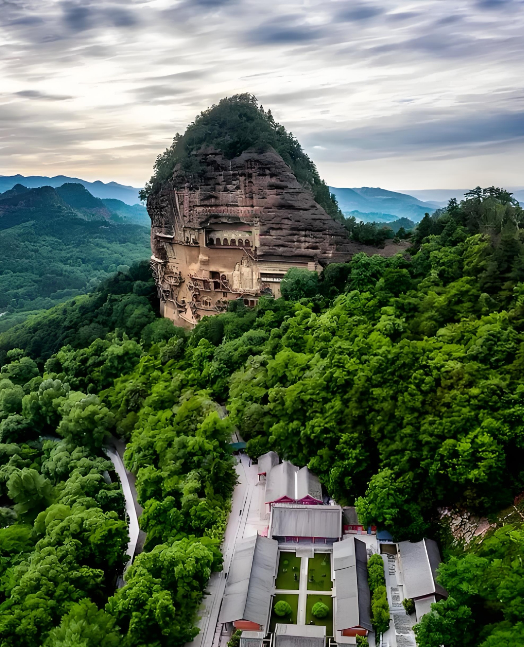 甘肃必游的12大风景名胜区: 1,敦煌莫高窟 2,张掖七彩丹霞 3,天水麦积