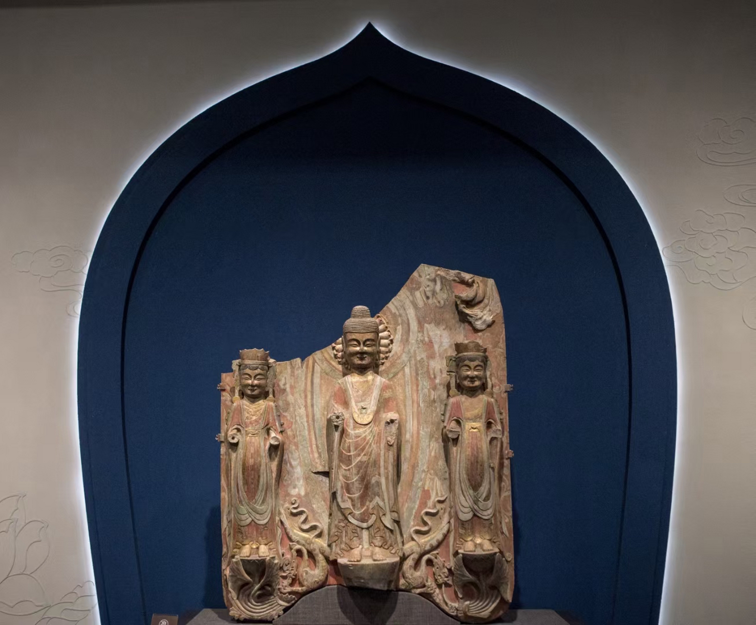 山东青州博物馆"永恒的微笑":北齐到唐代独特的"青州风格"佛造像展.