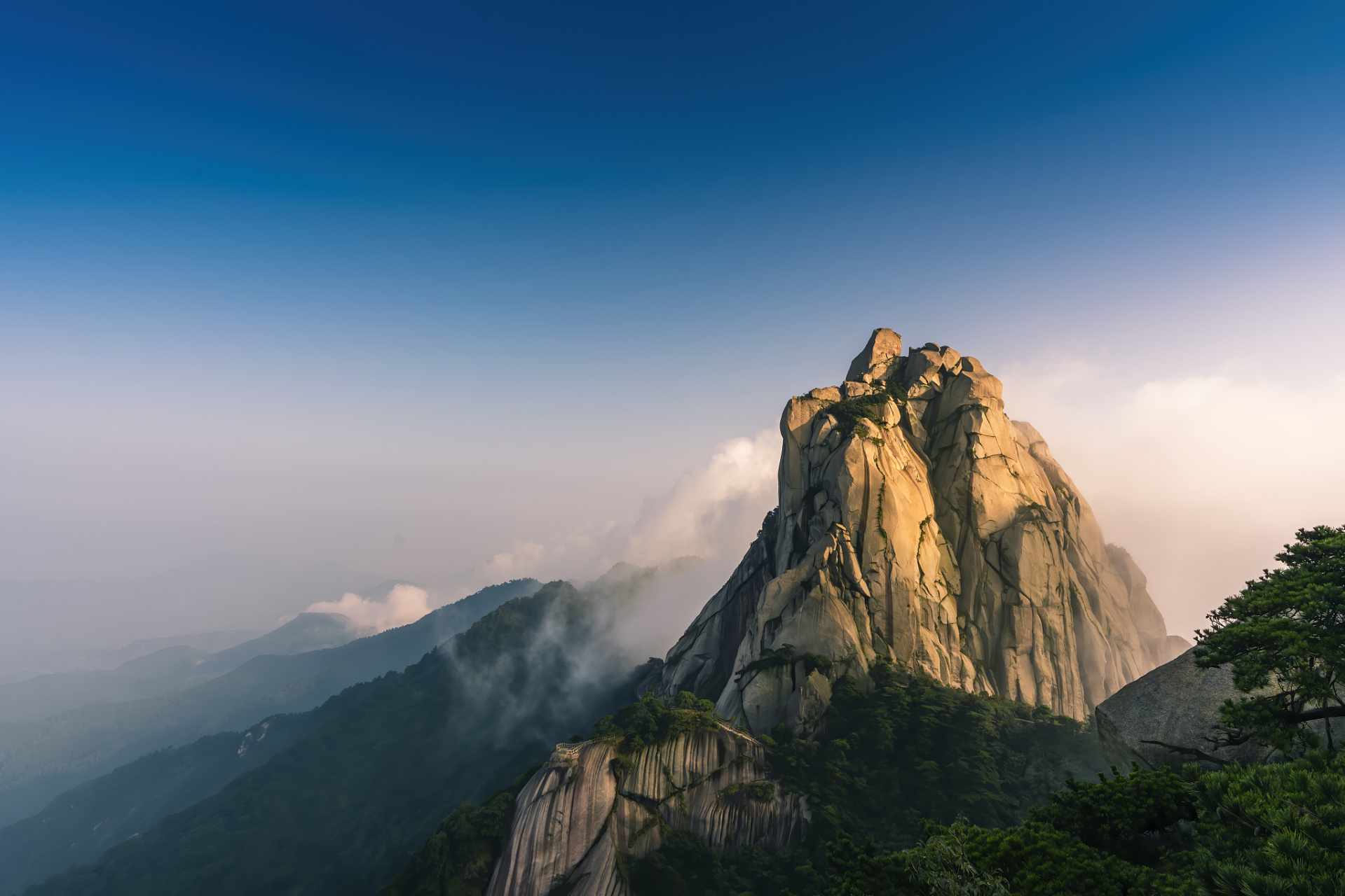 1,黄山:被誉为天下第一奇山,世界文化与自然双重遗产,世界地质公 