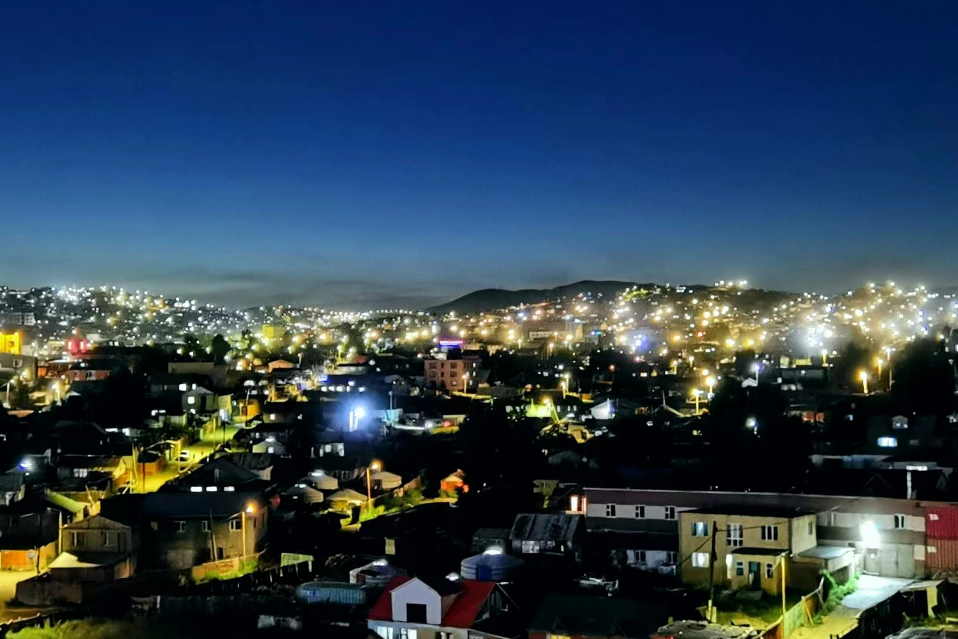 乌兰巴托的夜,乌兰巴托的新婚 ～ #中蒙俄铁路大穿越#  乌兰巴托,作为