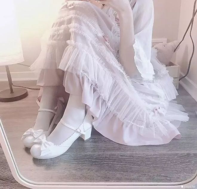 穿白丝美女头像