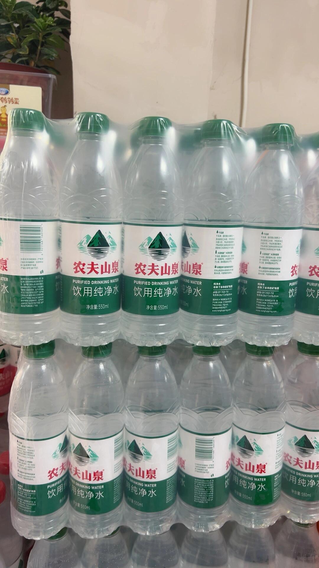 像不像假怡宝啊?它为什么要换成绿色呢?