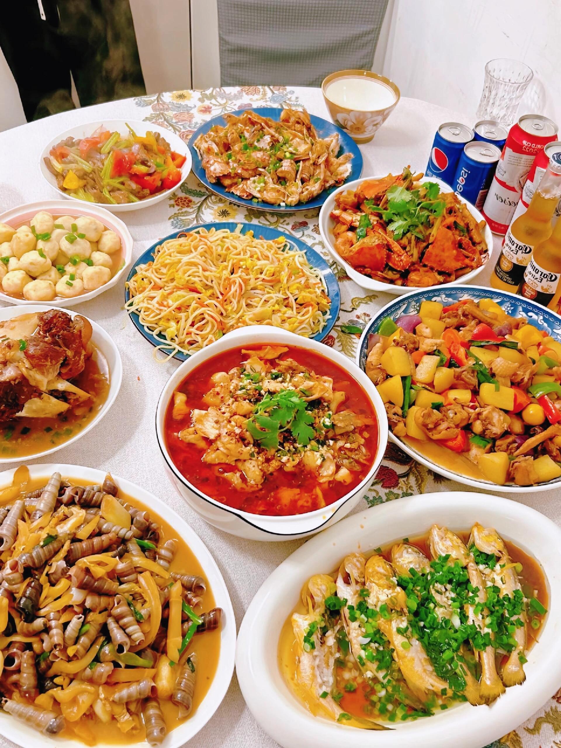 下班回来推开门就见这桌美食!太安逸了吧!辛苦了婆婆哈!一起坐在吃吧