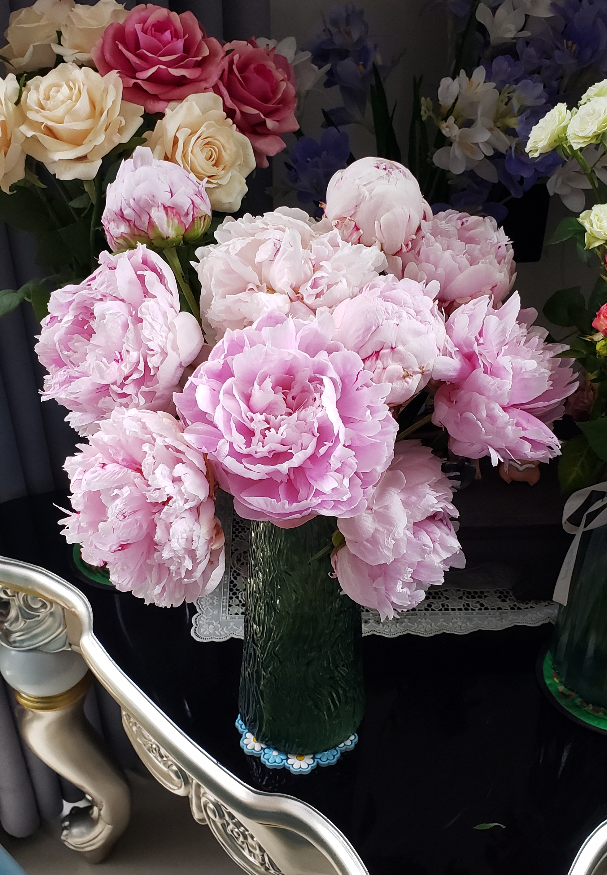 早餐,手冲咖啡并打包一杯走,烤牛角包和牛油,煎培根和太阳蛋,酸奶