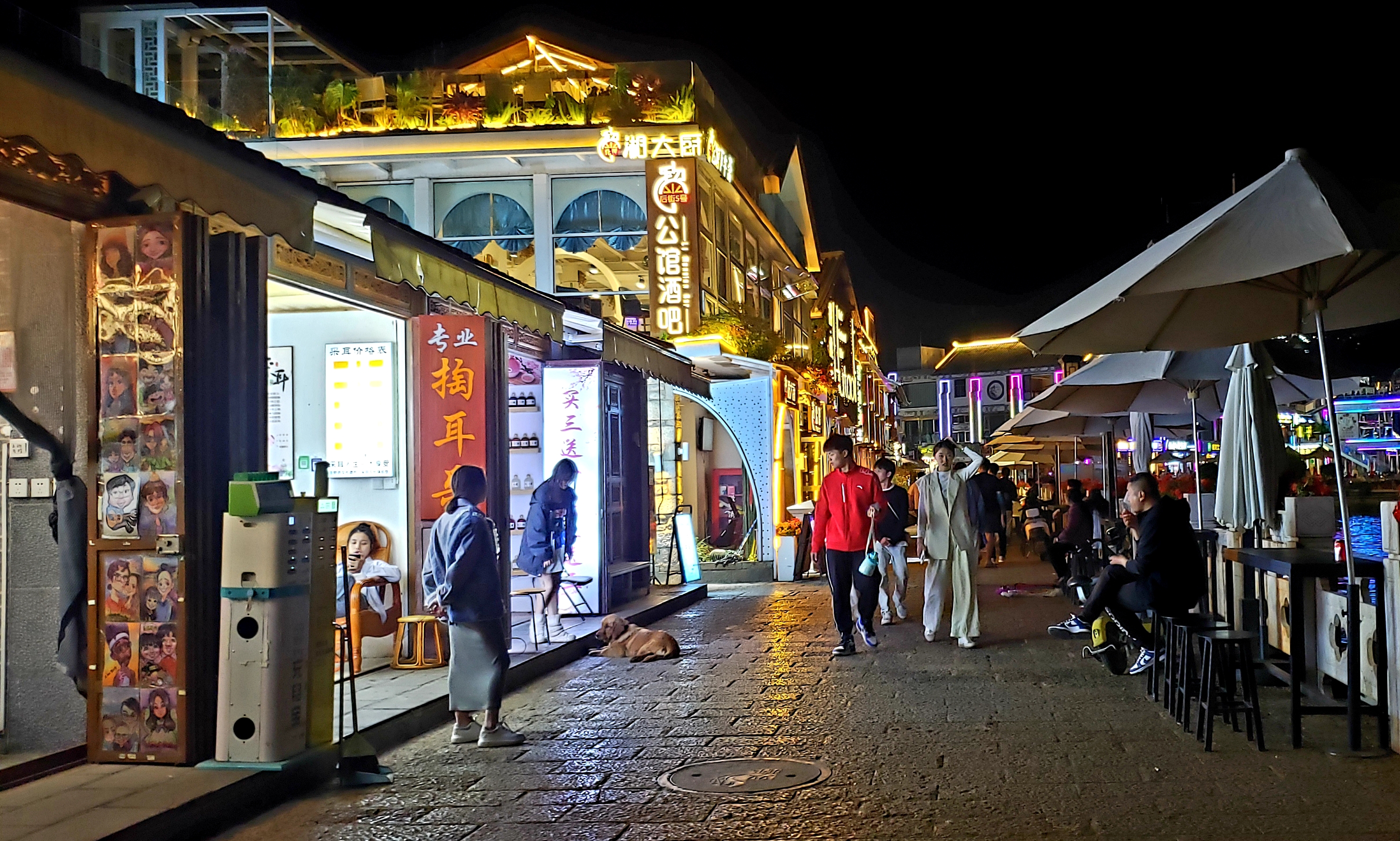 大理自由行第二天,双廊古镇之七,玉几岛和酒吧街动图集:夜幕降临,从玉