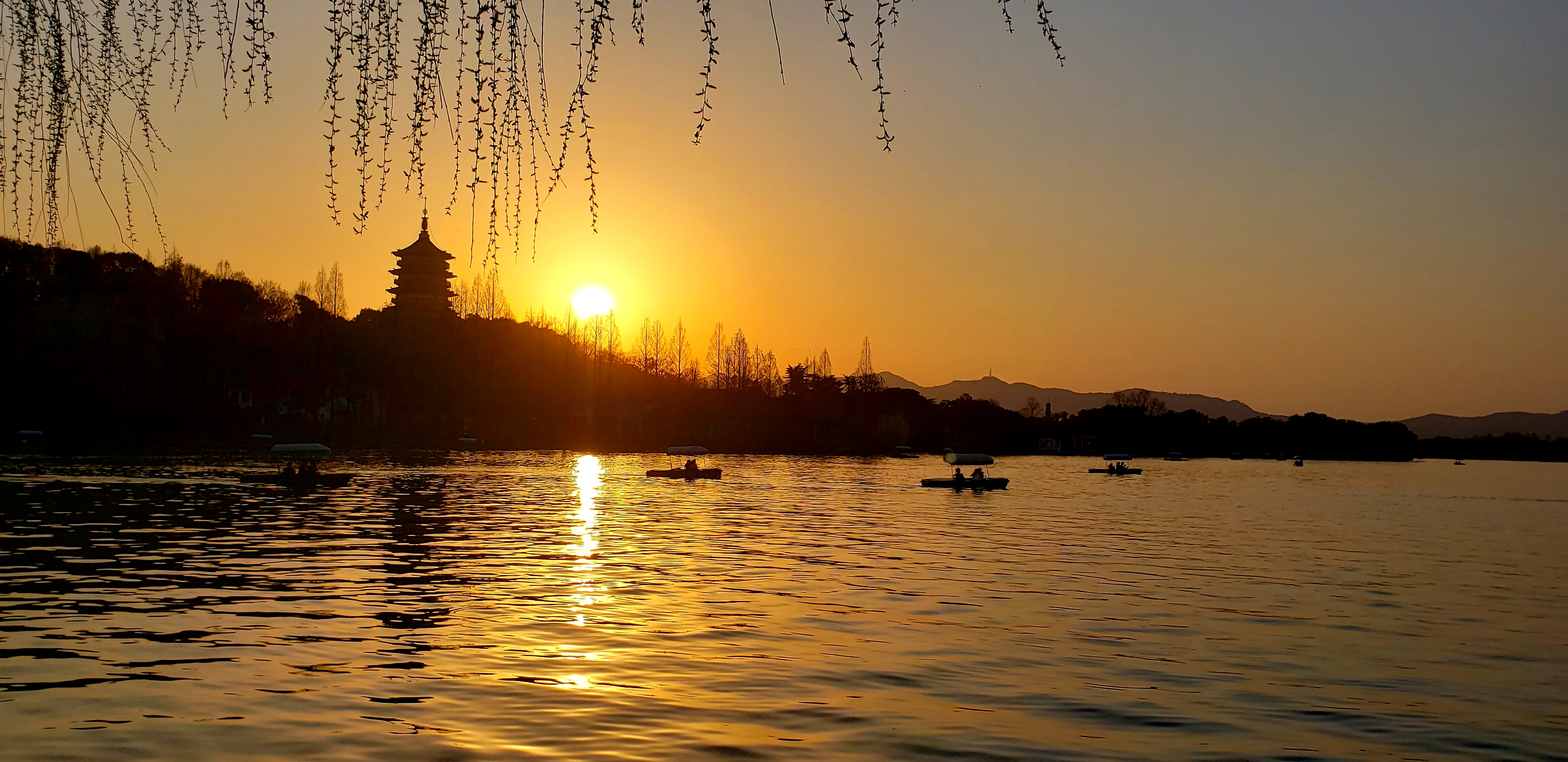 杭州自由行第一晚:西湖黄昏,雷峰夕照,动图集.