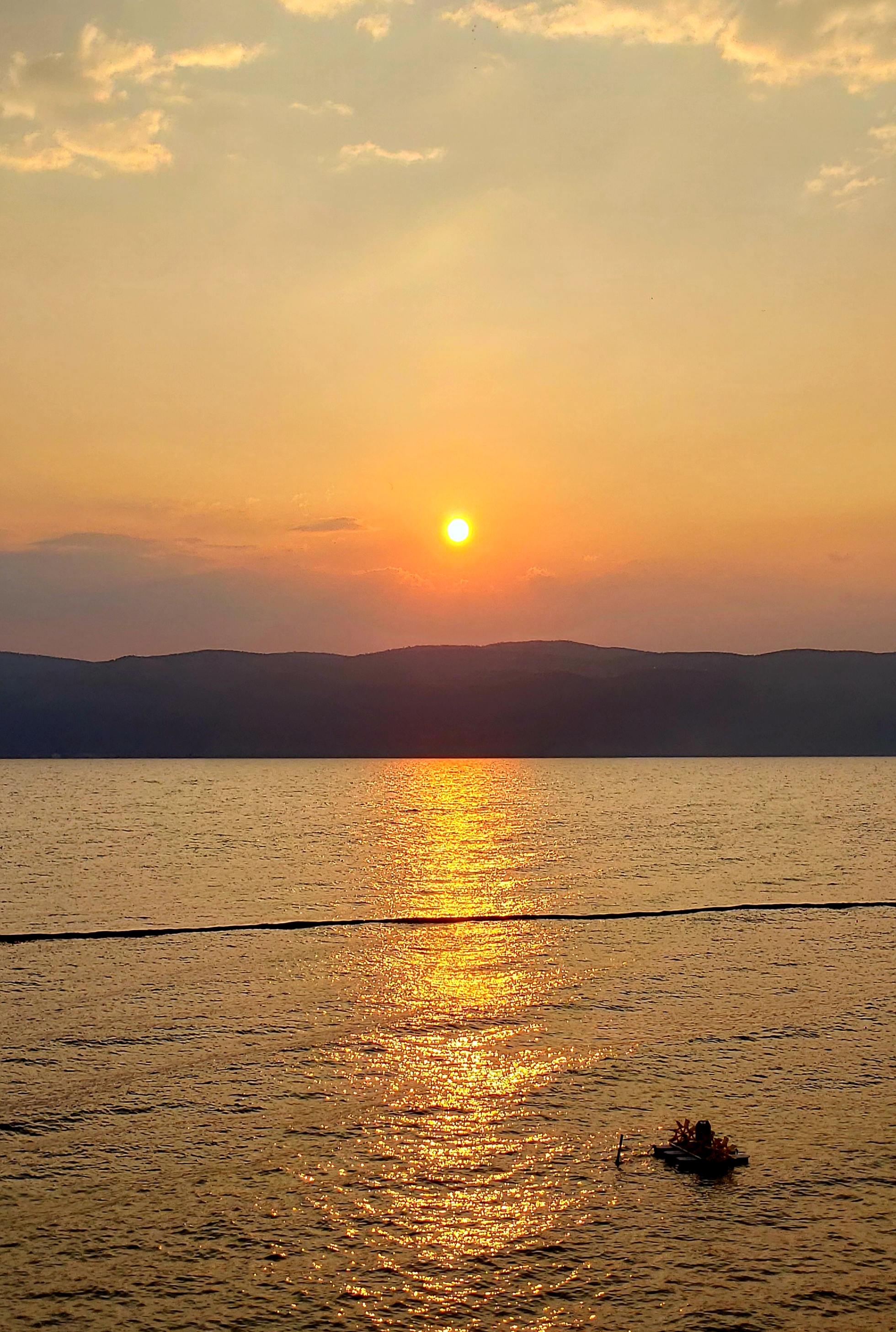 7:30-7:45,日出洱海,缓缓升上半空.