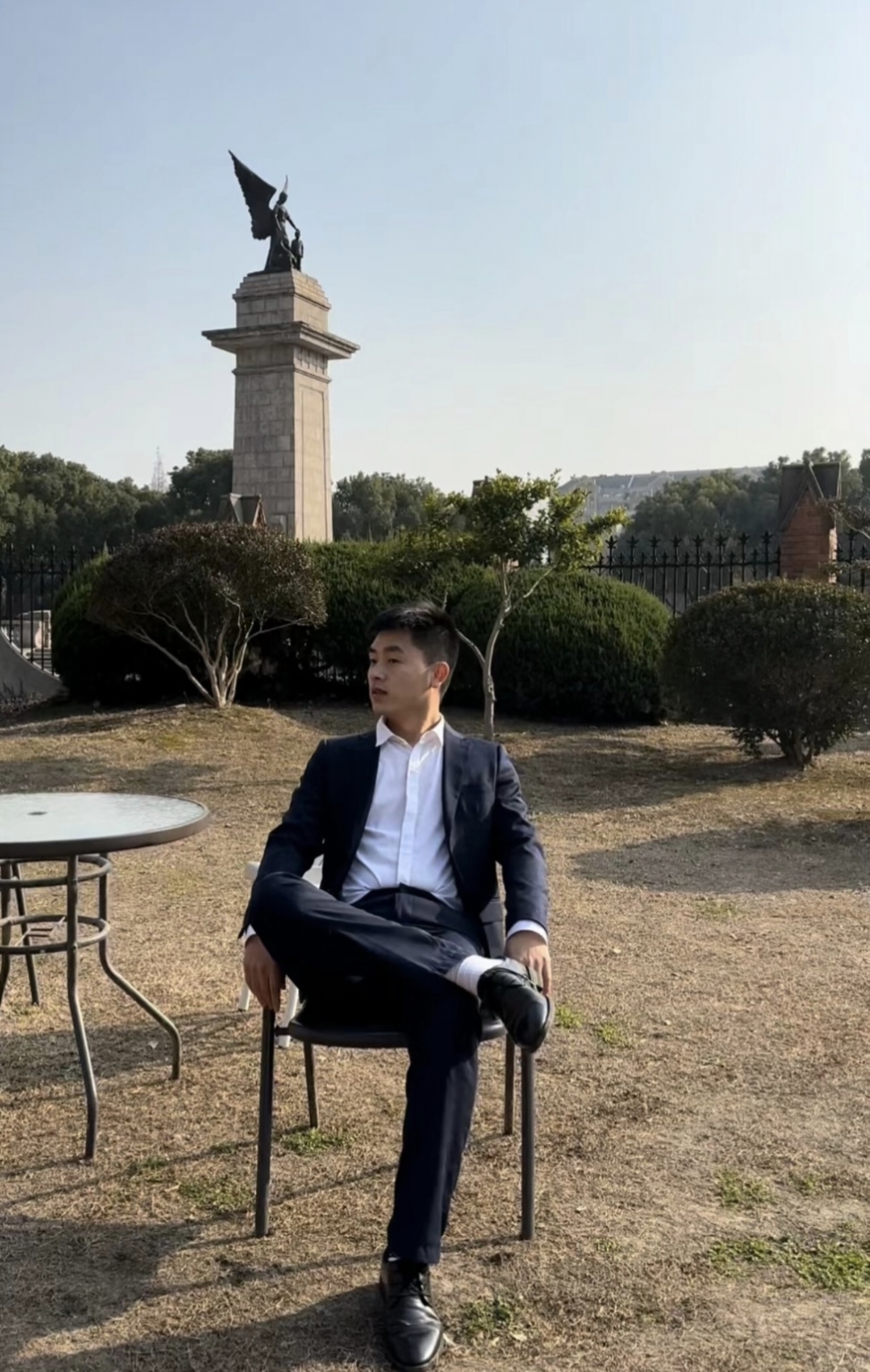 清新西装白袜皮鞋帅哥