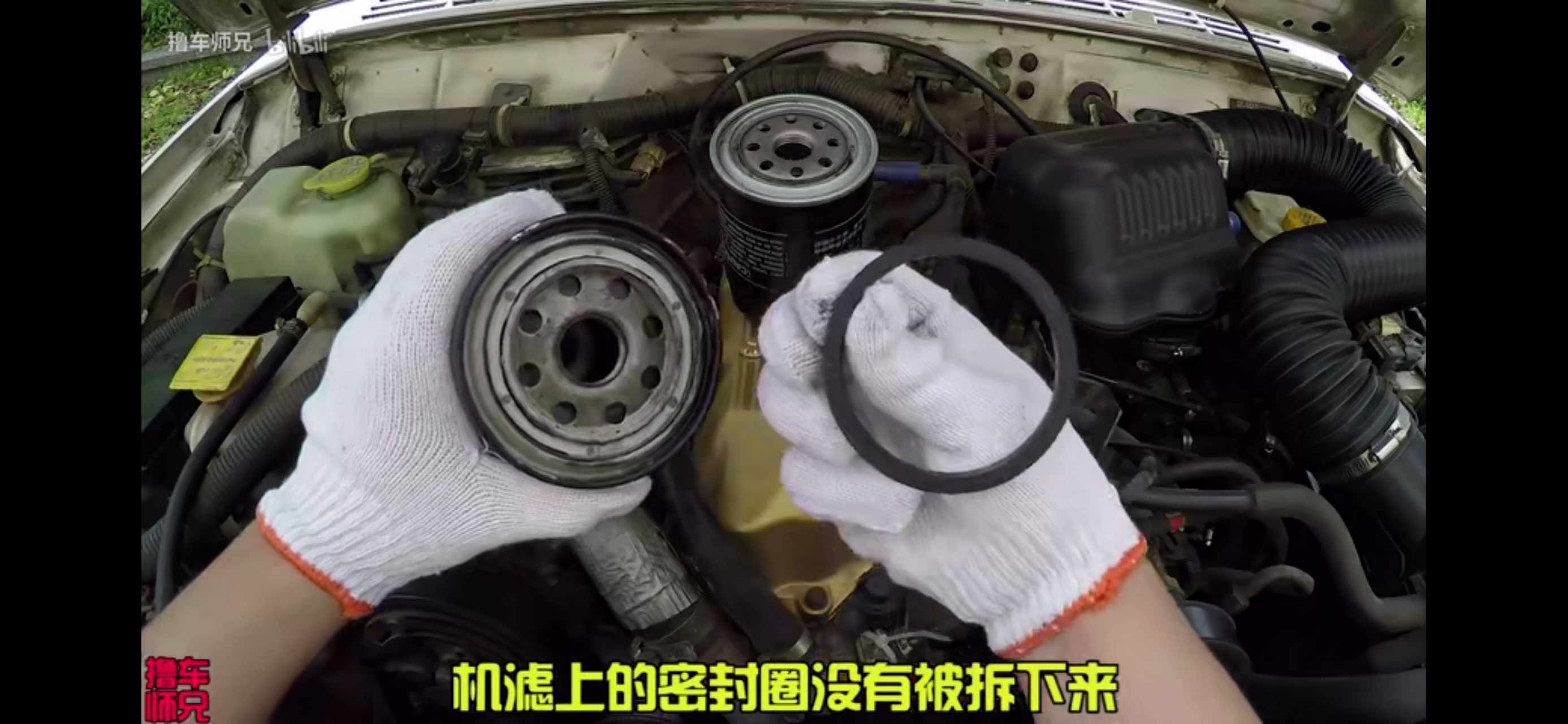 1,换机滤没有拿下旧的垫圈 2,电瓶不断电就开始修理电器.