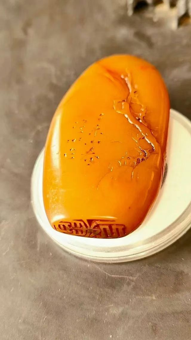 清代老寿山石田黄印章【星洲】款,尺寸6-3.2-1.4厘米重42.1克