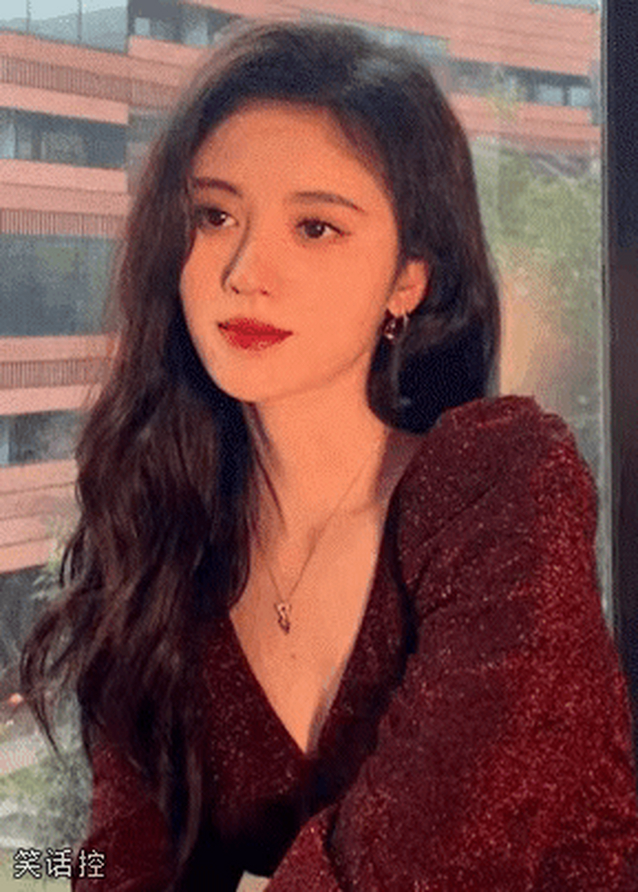 透露着一种莫可名状的美!