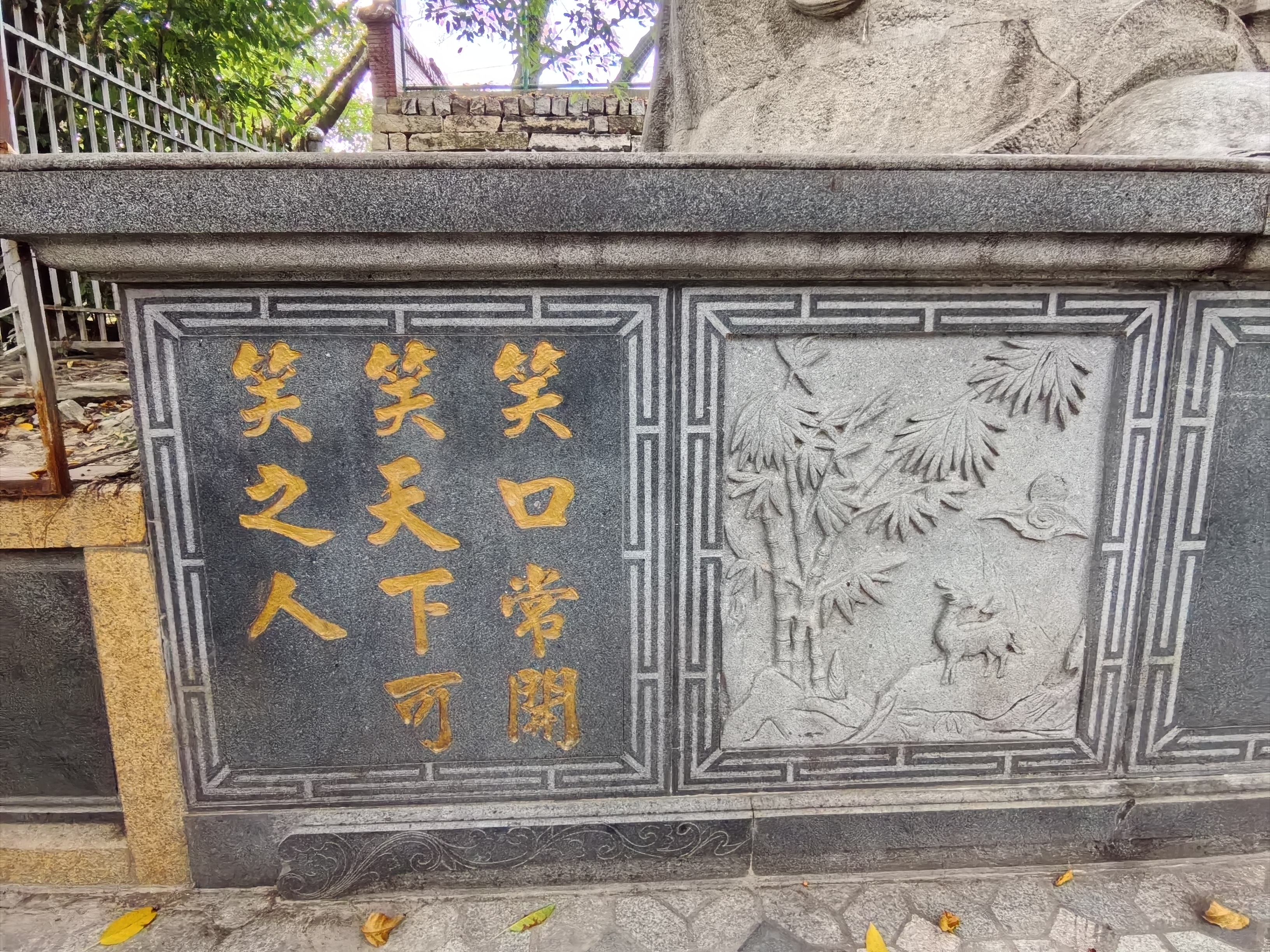 游莆田市城厢区南门荔枝公园,一樽好大的如来佛石雕像,成莆田的为一.