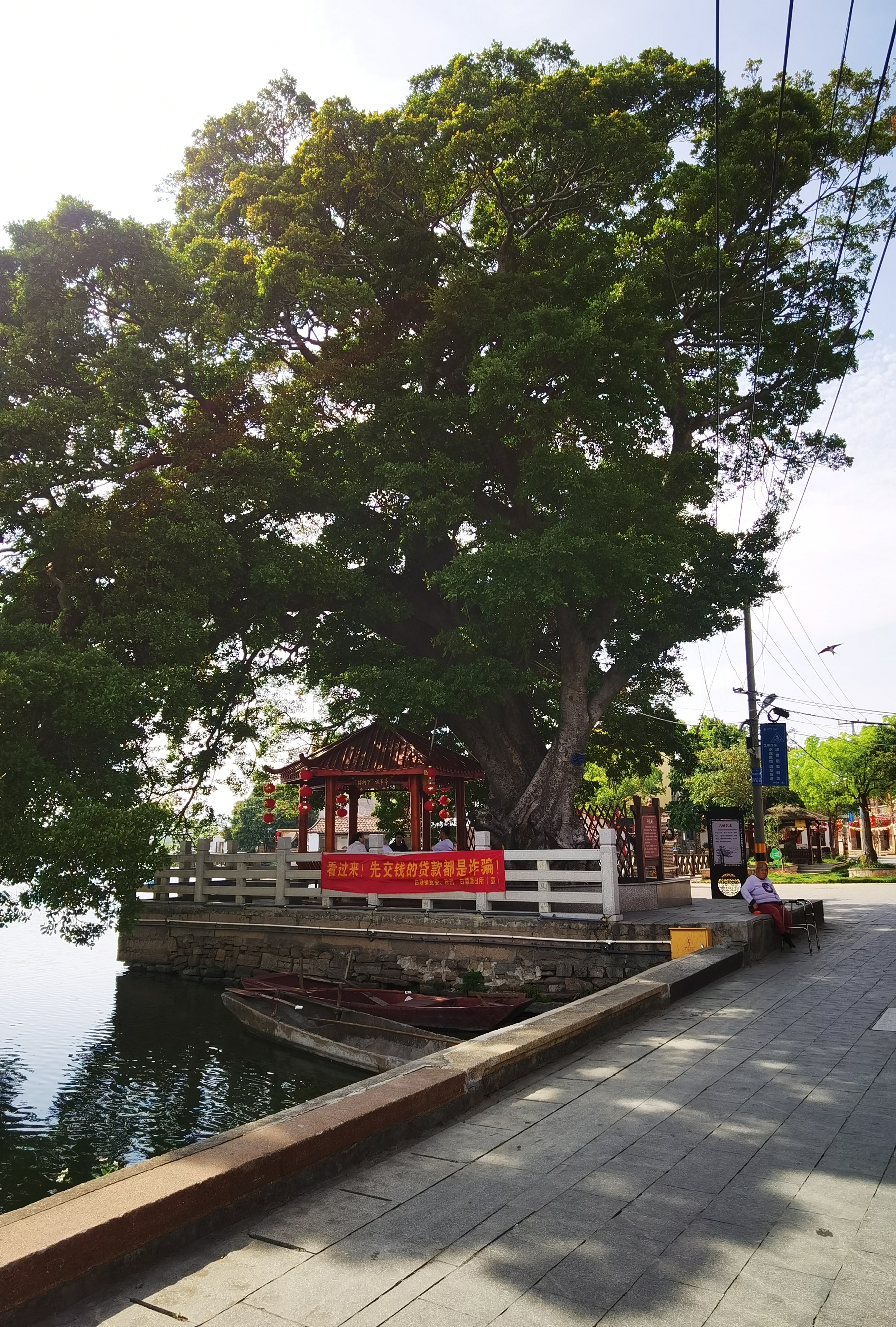 包定故居简介图片