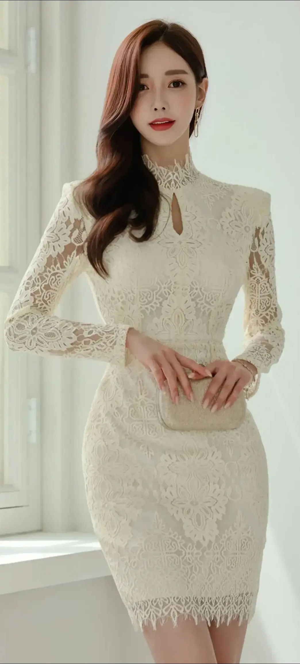 💃  🌸她身穿白色蕾丝连衣裙,轻盈飘逸,仿佛仙女下凡.