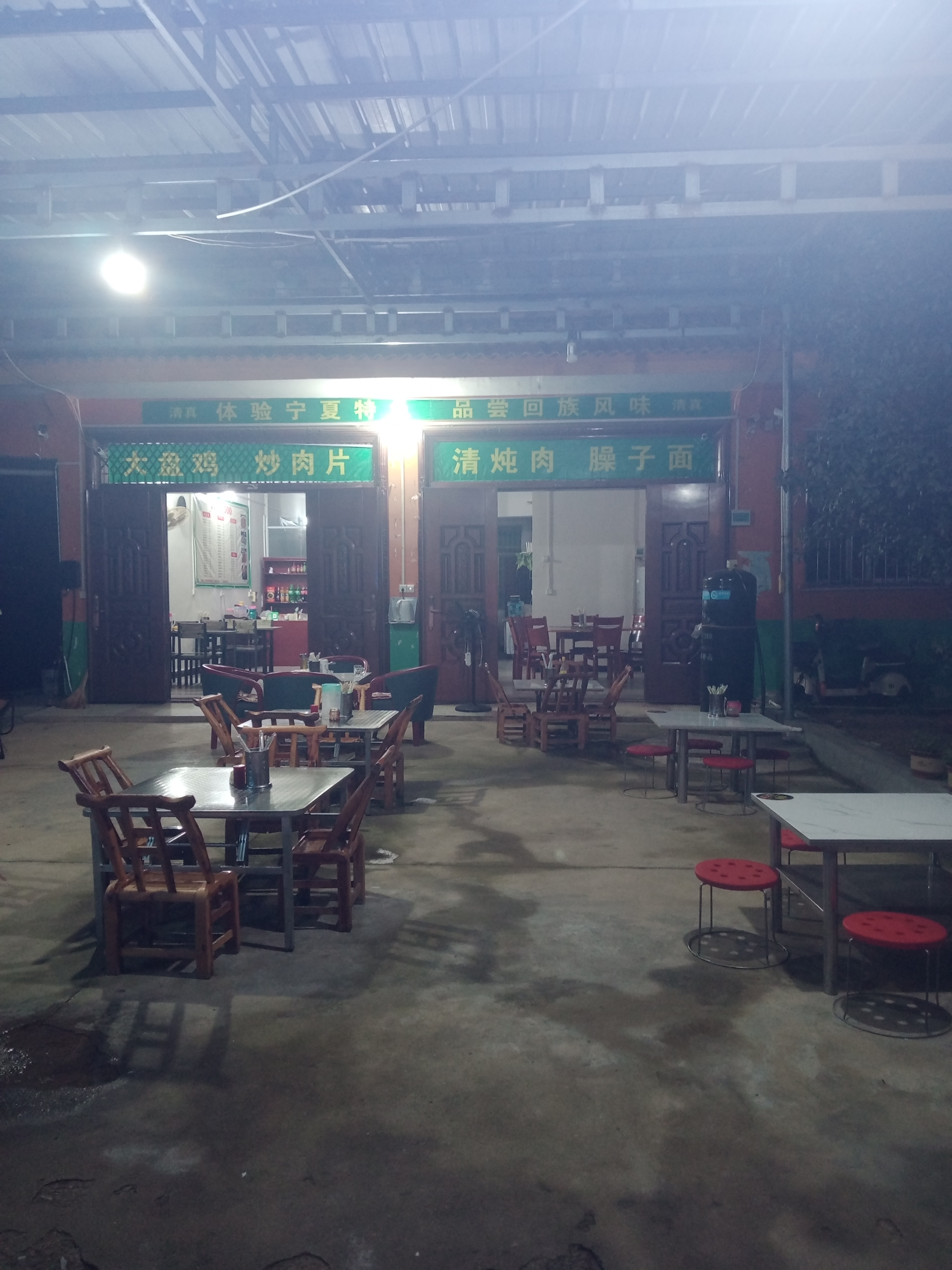 这家宁夏吴忠白土岗餐厅,清真饭店非常不错,值得品尝
