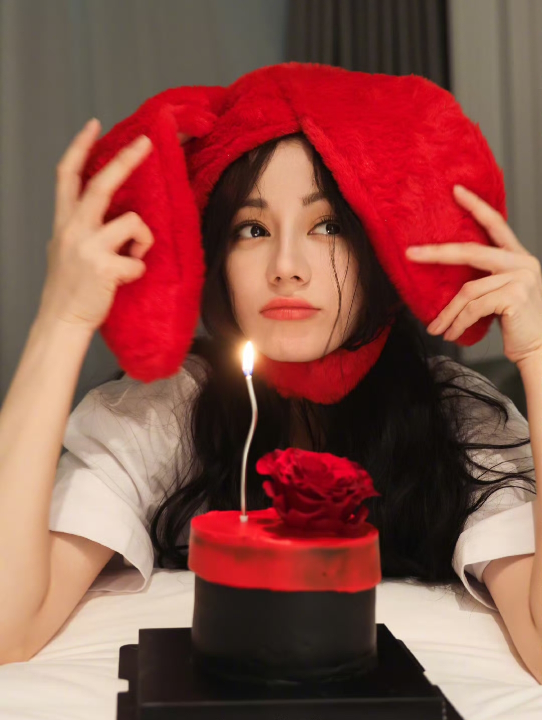 这次杨幂在热巴生日的时候,叫她"宝贝贝",这称呼听起来就透着一股