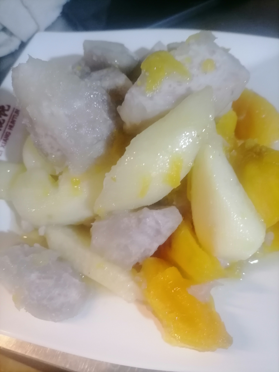 焗三薯糖 焗番薯芋头田薯糖,化州人称为三薯糖,喜欢吃甜品,这个美食