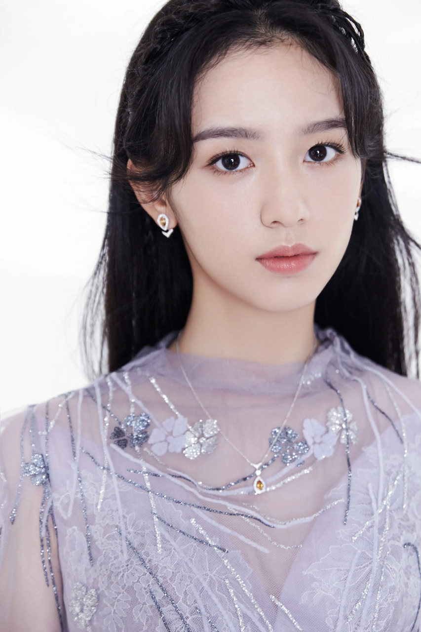 周也,98年的女明星,颜值演技俱佳
