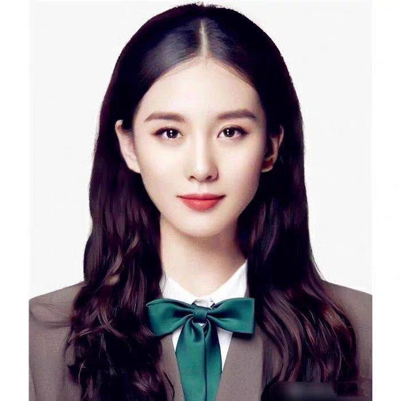 刘诗诗,杨颖,杨幂三大美女的证件照,你更喜欢谁?#娱乐明星