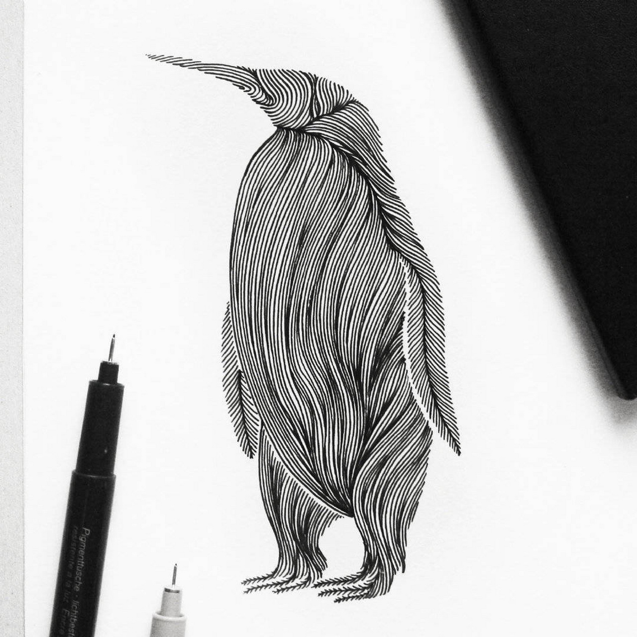 针管笔创意黑白装饰画,这线条绝了,这样的风格你们喜欢吗?